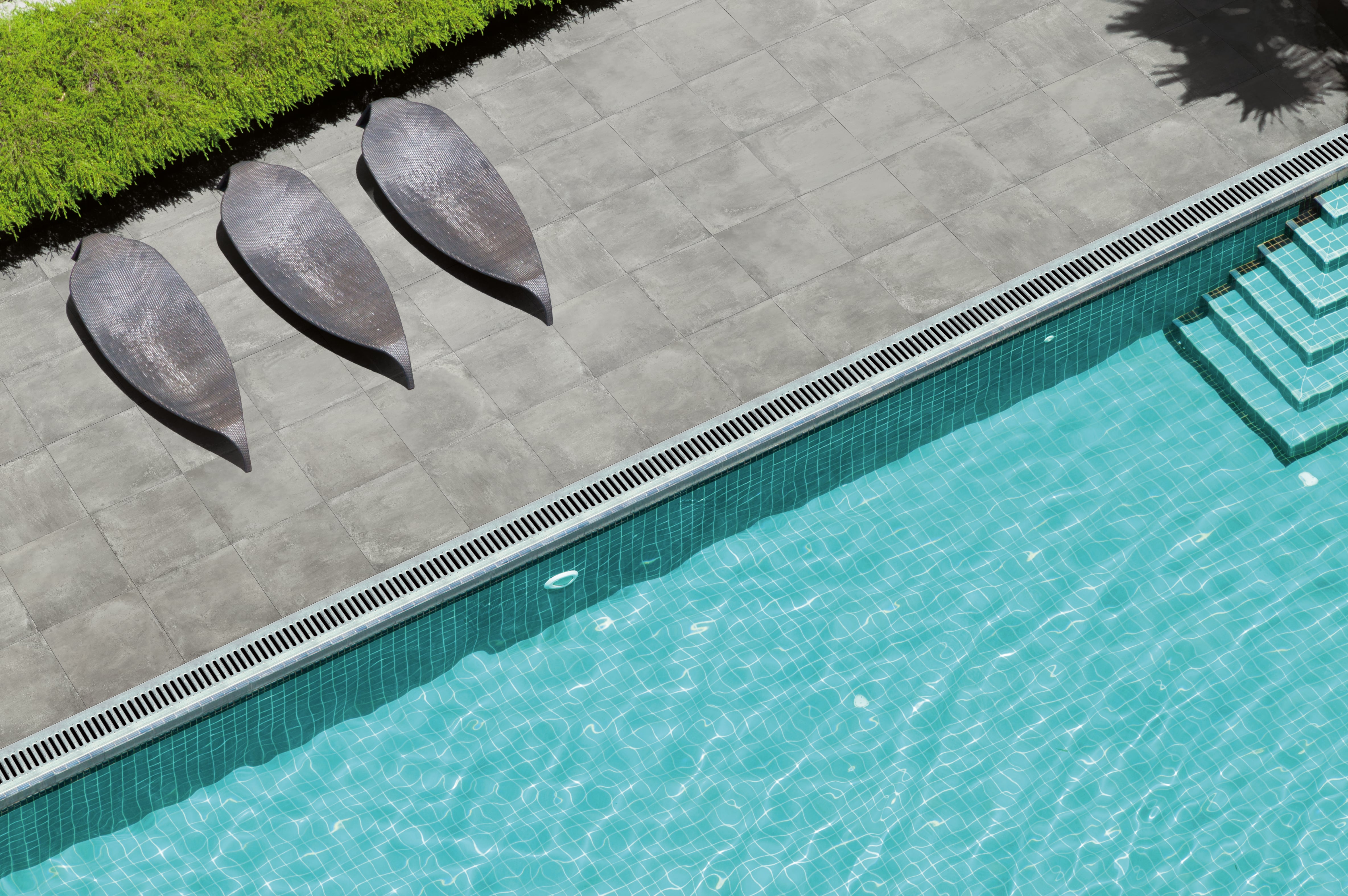 PLUS ONE: Ash Paving Tile (24"x24"x20-mm | grip)