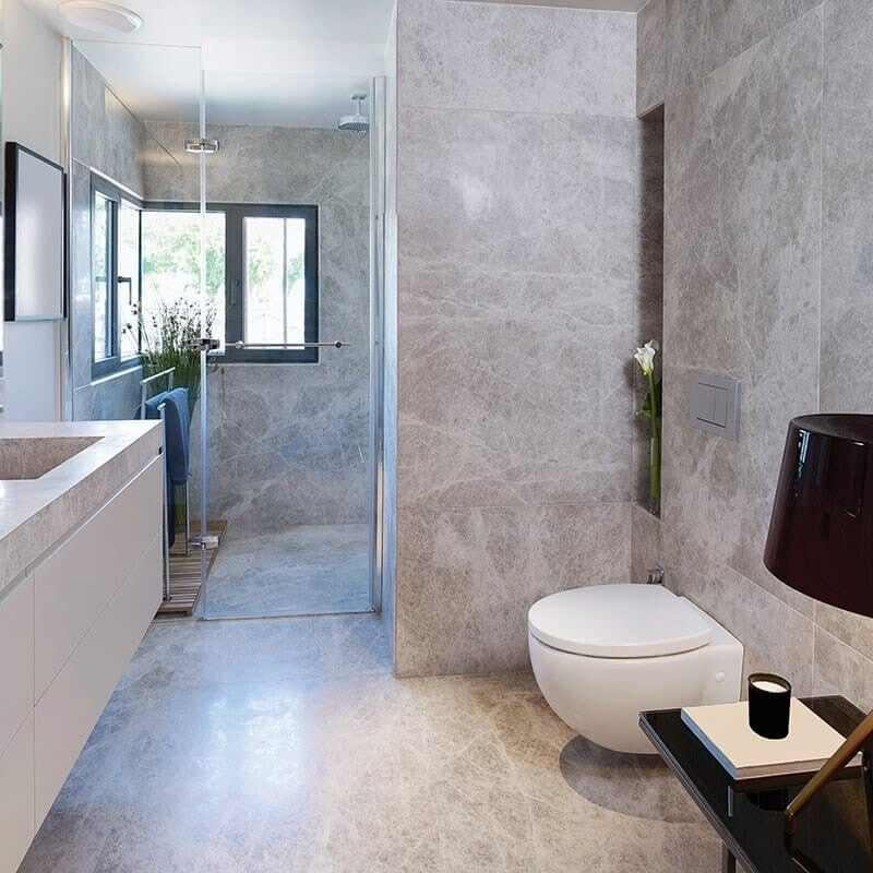 SILVER SHADOW : Square Field Tile (honed | 18"x18"x1/2" | straight cut)