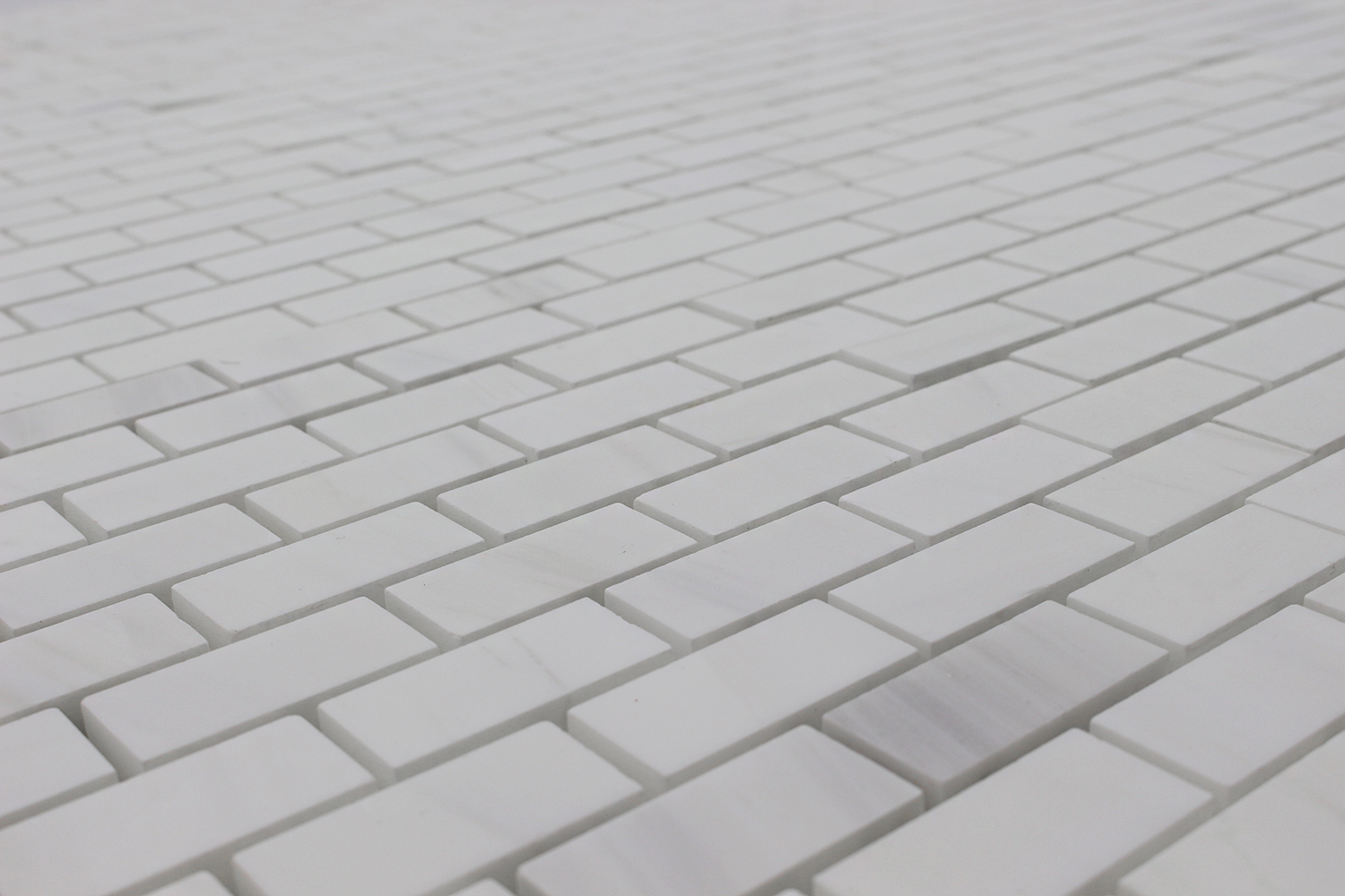 BIANCO VENATO: Dolomite Staggered Joint Mosaic (12"x12"x3/8" | honed)