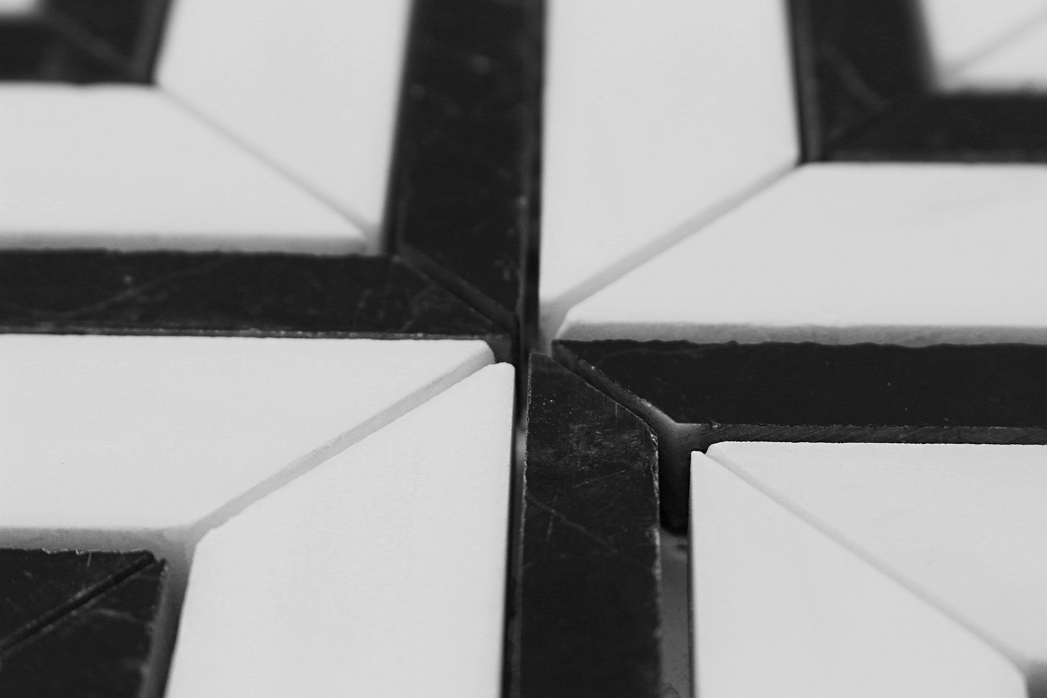 BIANCO VENATO: Taurus Black Marble Maze Mosaic (11 1/16"x13 7/16"x3/8" | polished)