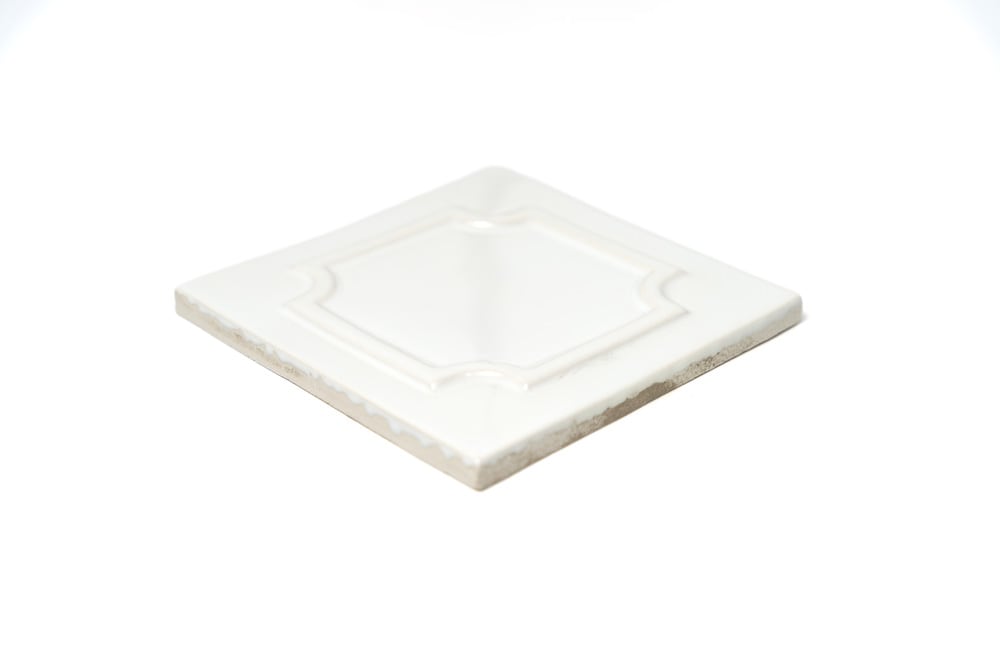 Royal White Era Ombre Ceramic Accent Tile (6"×6"×3/8" | glossy)