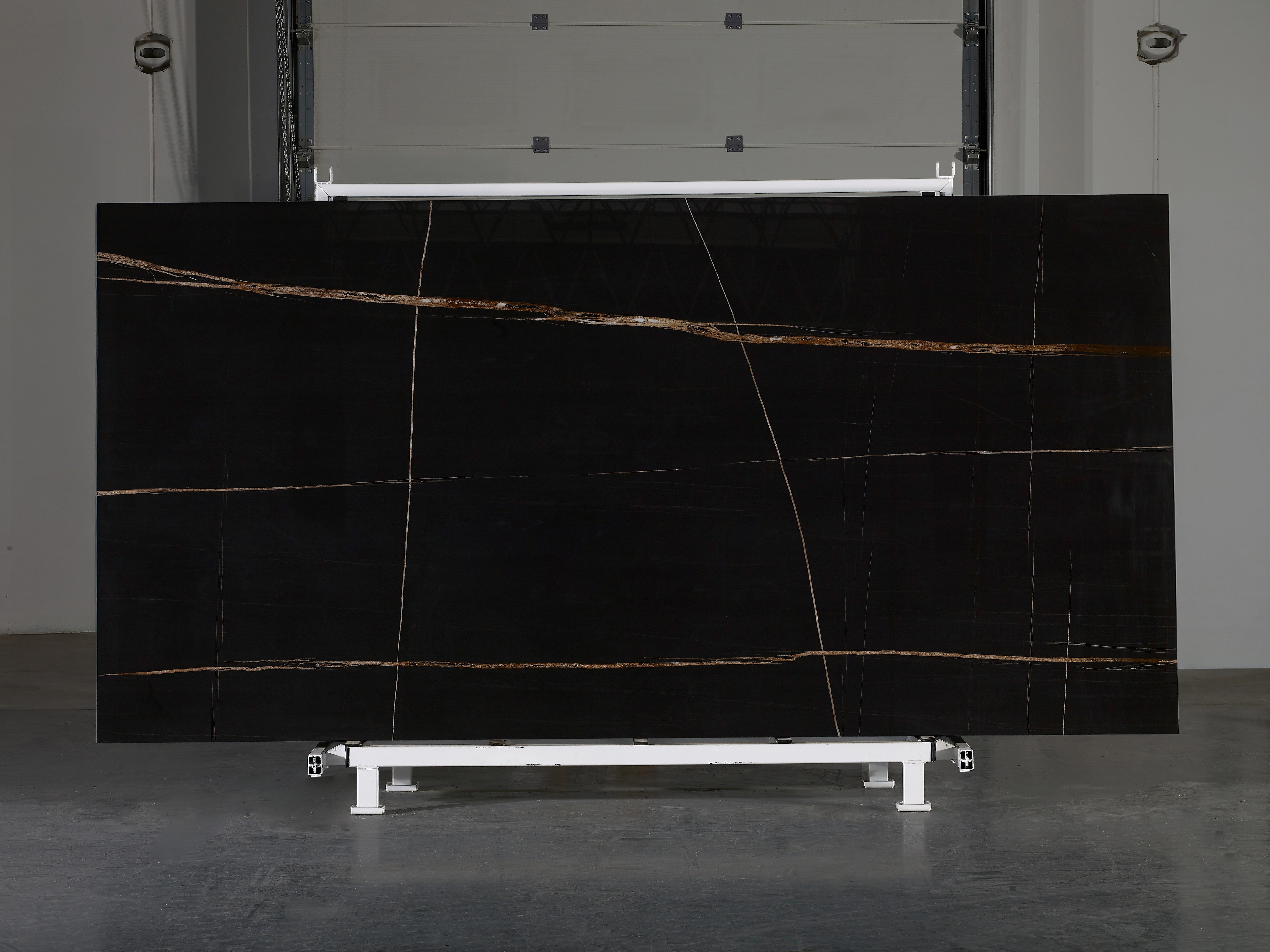 Majesto Sahara Noir sintered stone slabs by Anatolia, top-down product view, 64"×127"×15/32" size. Turkish sintered stone for floors and walls.