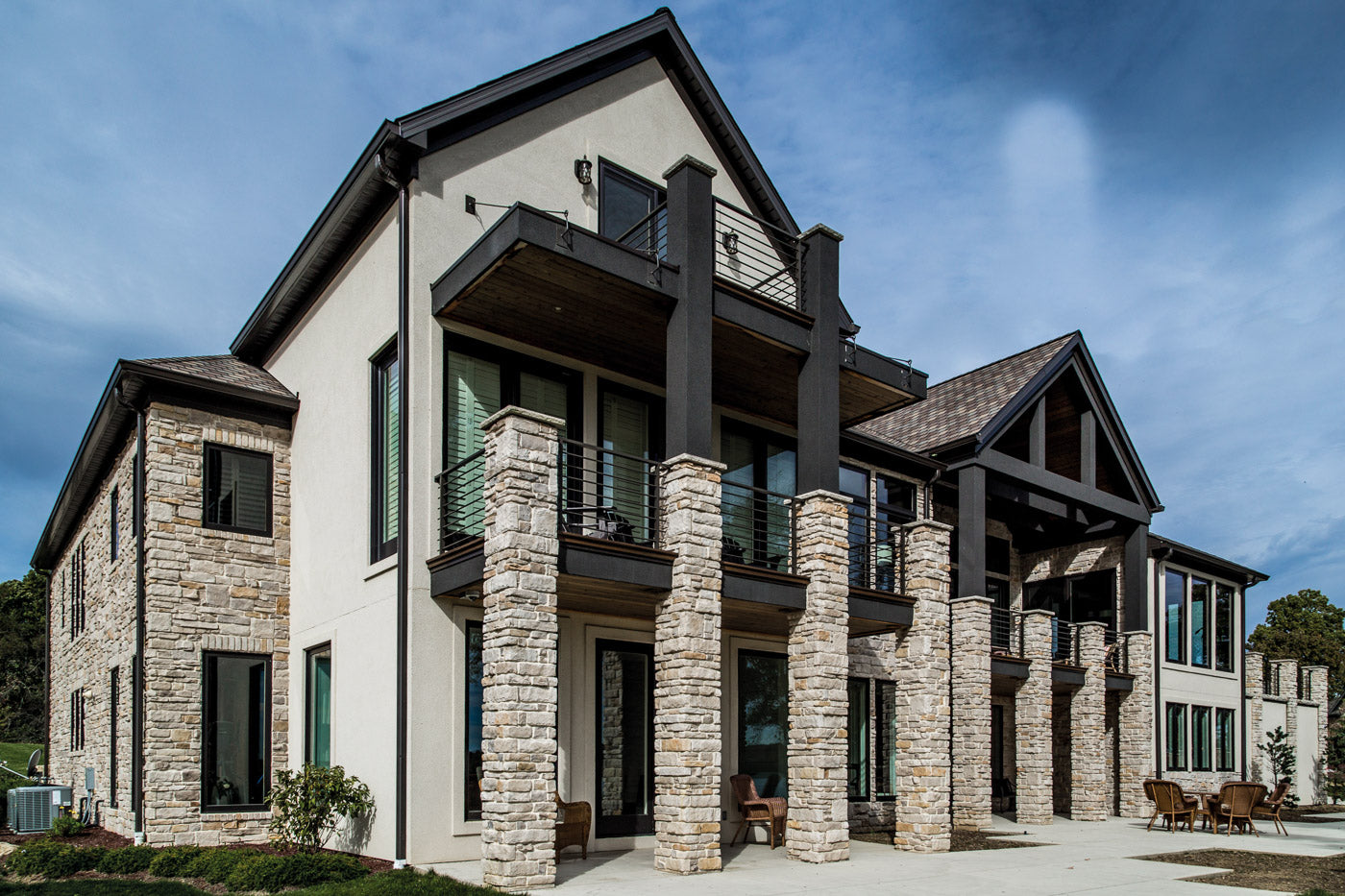 Blends Bianco wall panels by Casa di Sassi, primary product image. Premium stone veneer for exterior and interior walls.