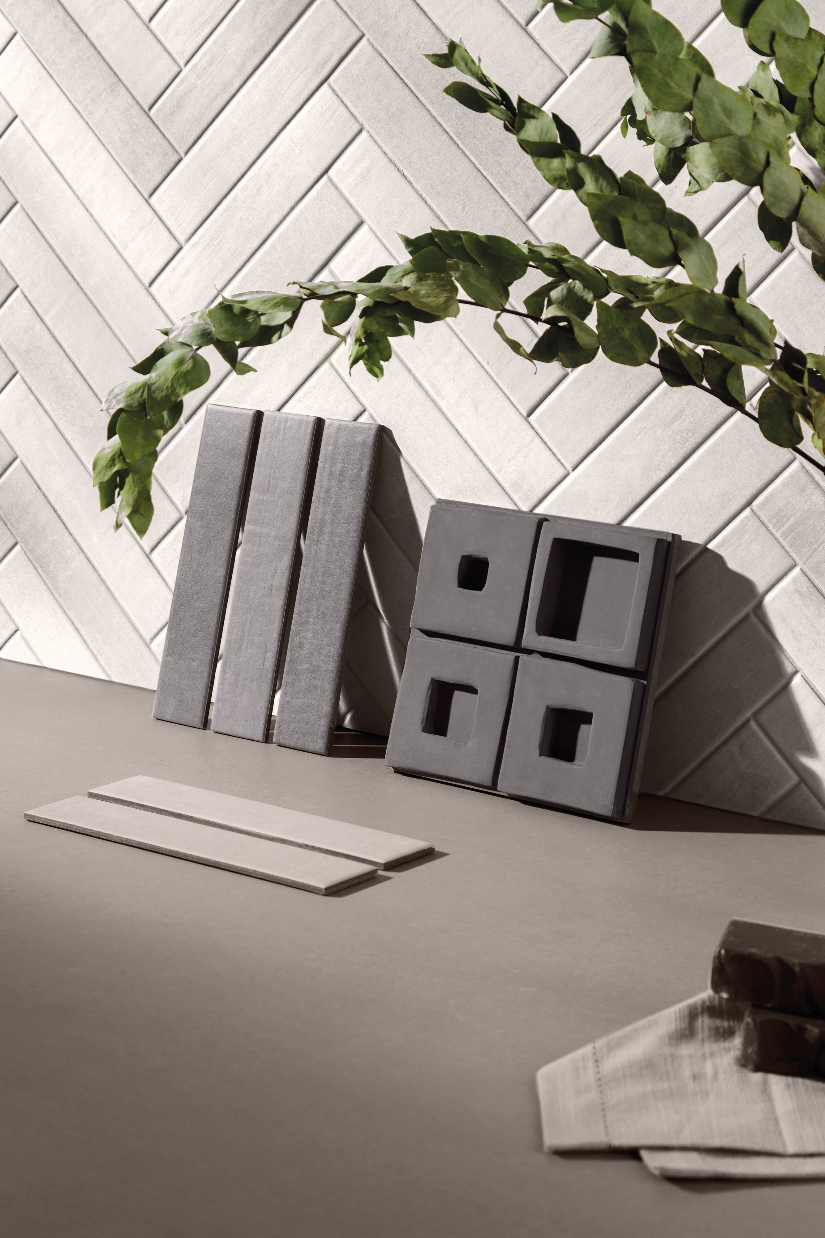 PRISTINE ELEGANCE: Coal Charisma Field Tile (24"x48"x8.5-mm | natural | rectified)