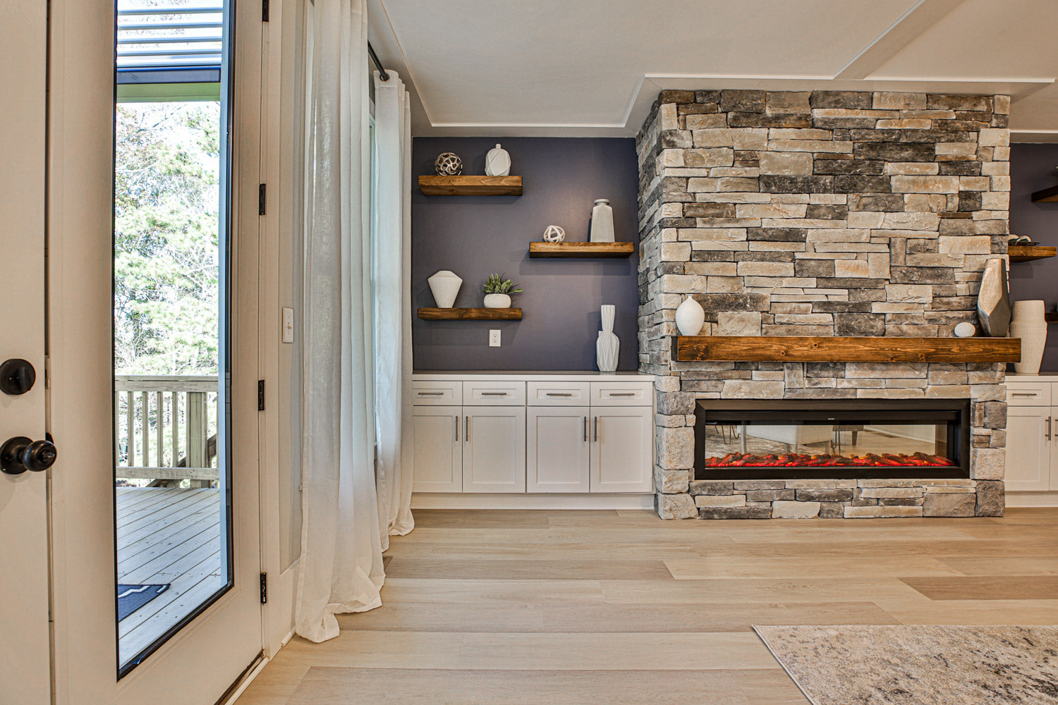 Country Ledgestone Echo Ridge wall panels by Cultured Stone, primary product image. Premium stone veneer for exterior and interior walls.