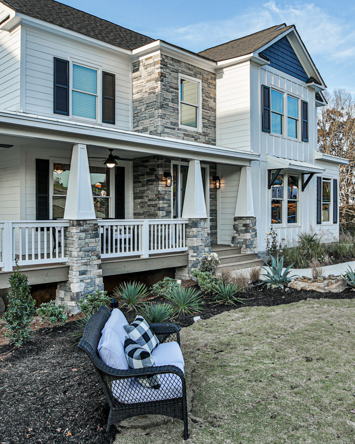 Country Ledgestone Echo Ridge wall panels by Cultured Stone, primary product image. Premium stone veneer for exterior and interior walls.