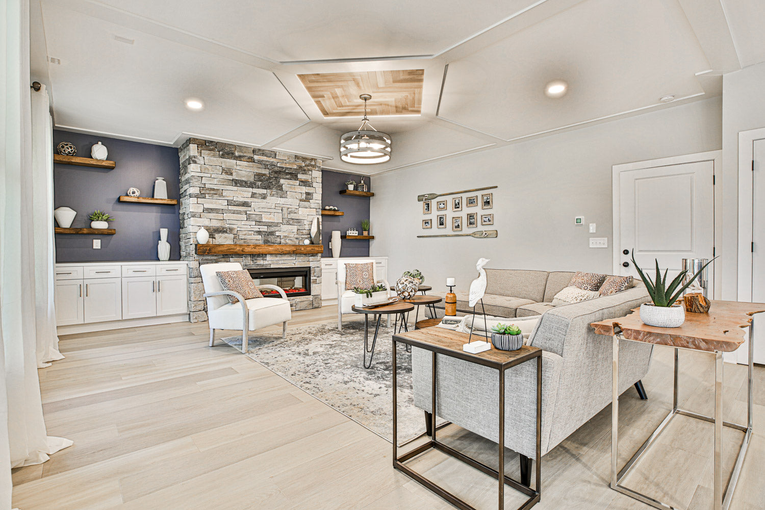 Country Ledgestone Echo Ridge wall panels by Cultured Stone, primary product image. Premium stone veneer for exterior and interior walls.