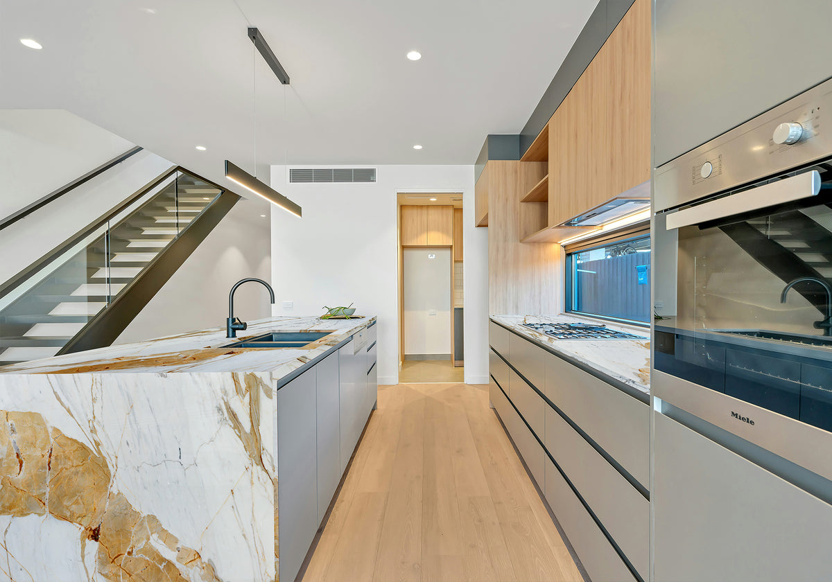 Calacatta Oro Classic Polished Marble Slab Random (SL91327)