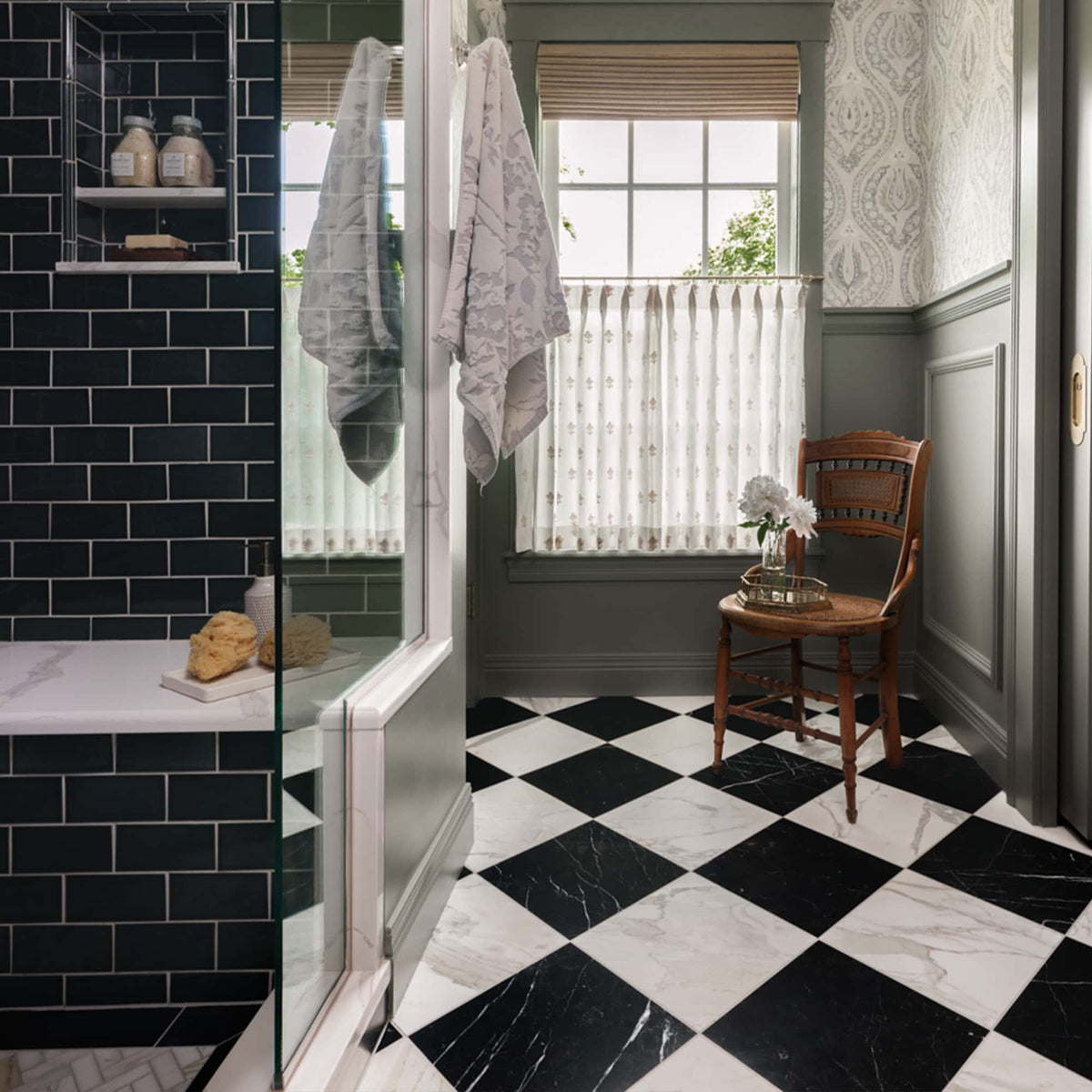 Black Polished Marble Tiles 18×18 (TL90747) White Carrara C Polished Marble Tiles 12×12 (TL90448)
