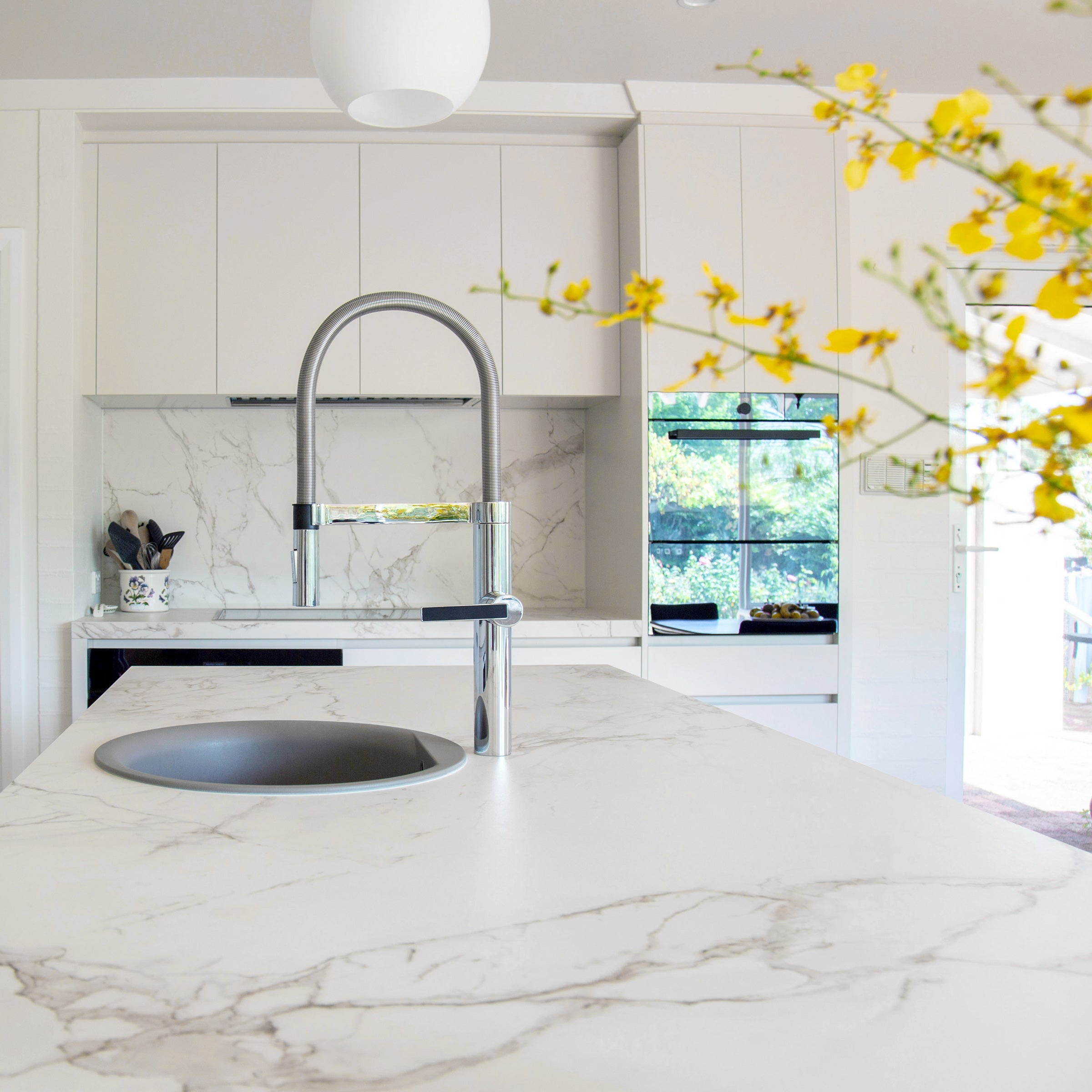 CALACATTA GOLD: Marble Square Field Tile (12"x12"x3/8" | Honed)