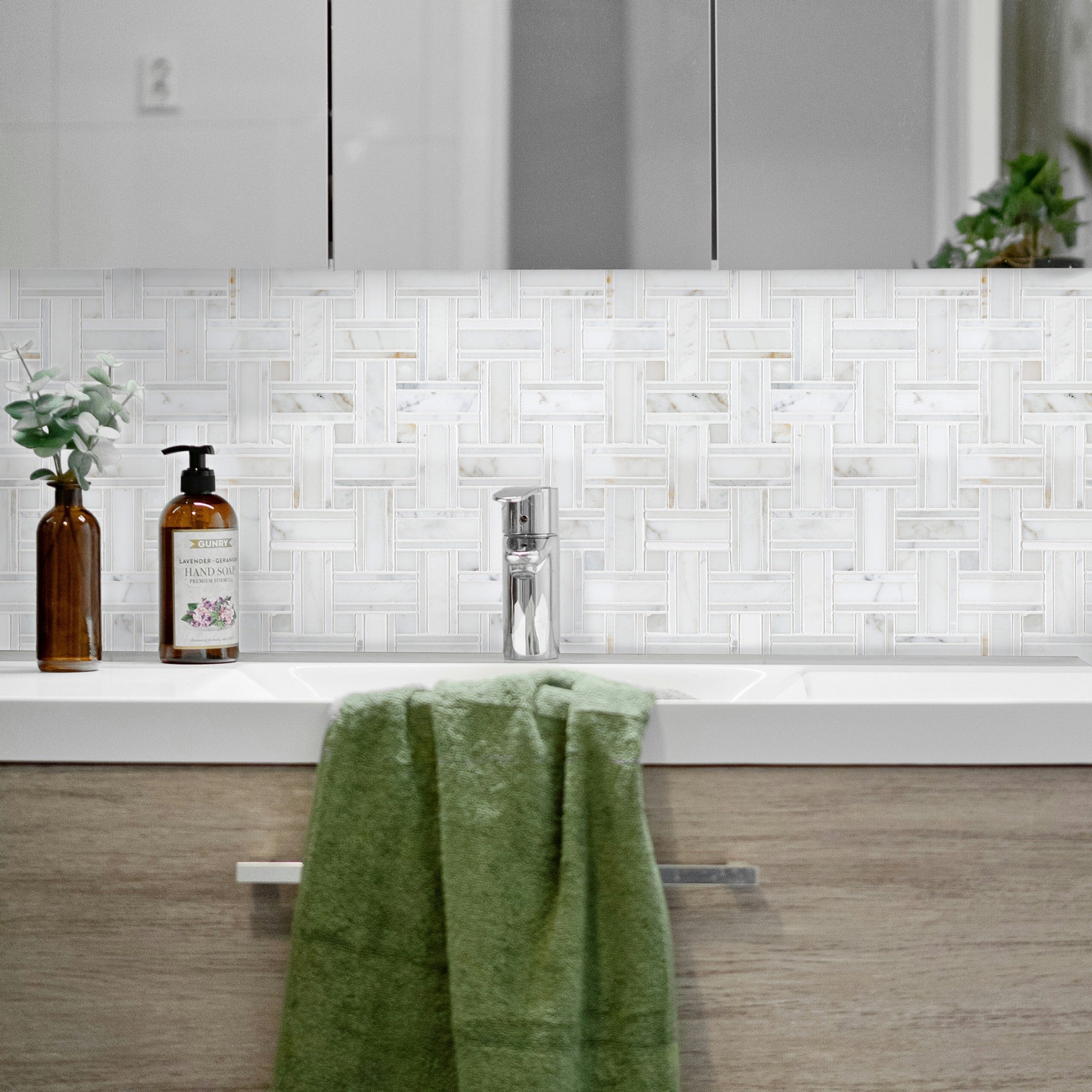 CALACATTA GOLD: Tripleweave Calacatta Dot Basketweave Mosaic (10 3/4"×10 3/4"×3/8" | honed)