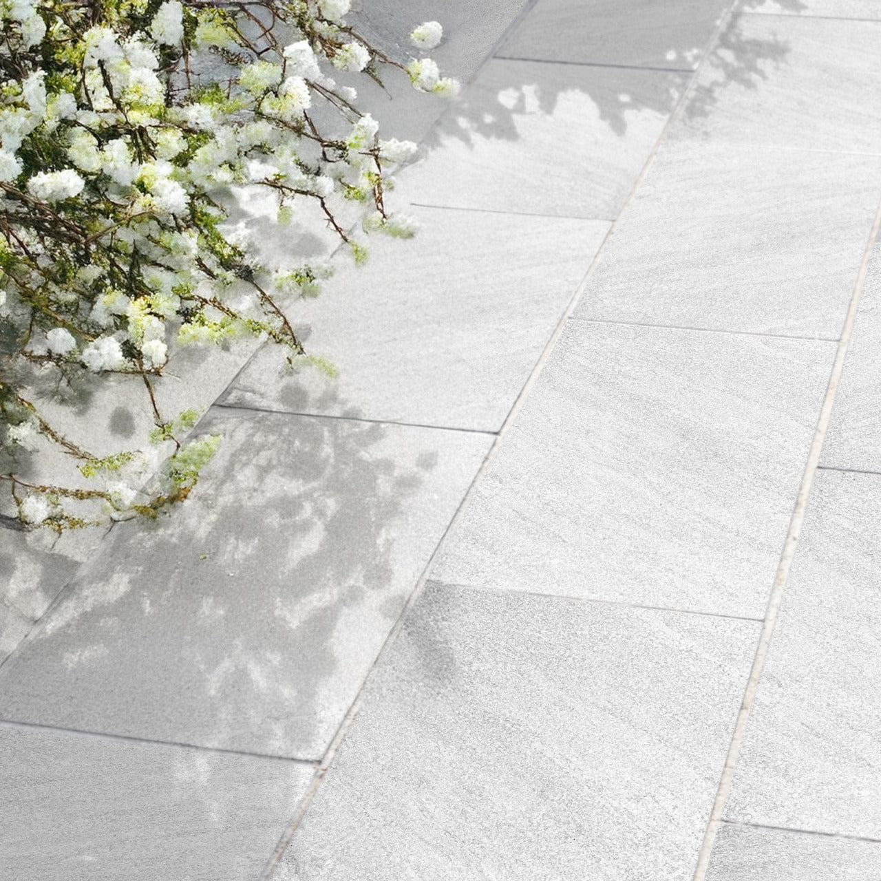 WHITE QUARTZITE: Pavers (24"×24"×1 3/16" | flamed & brushed)