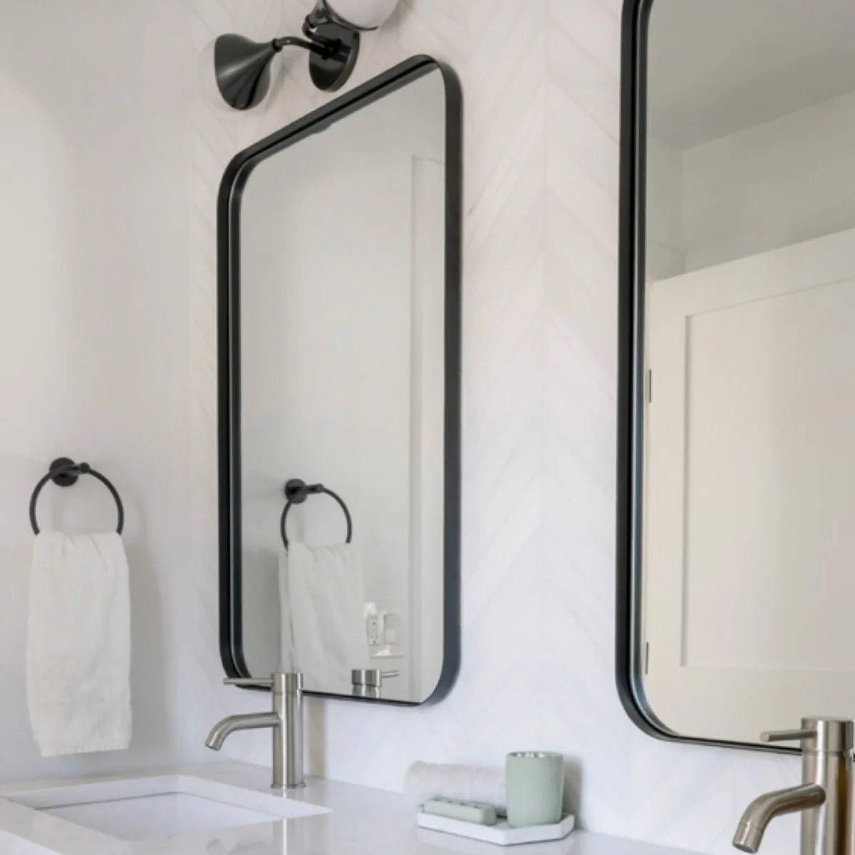 Bianco Dolomite Honed Marble White mosaic, product image. Premium dolomite for floors and walls.