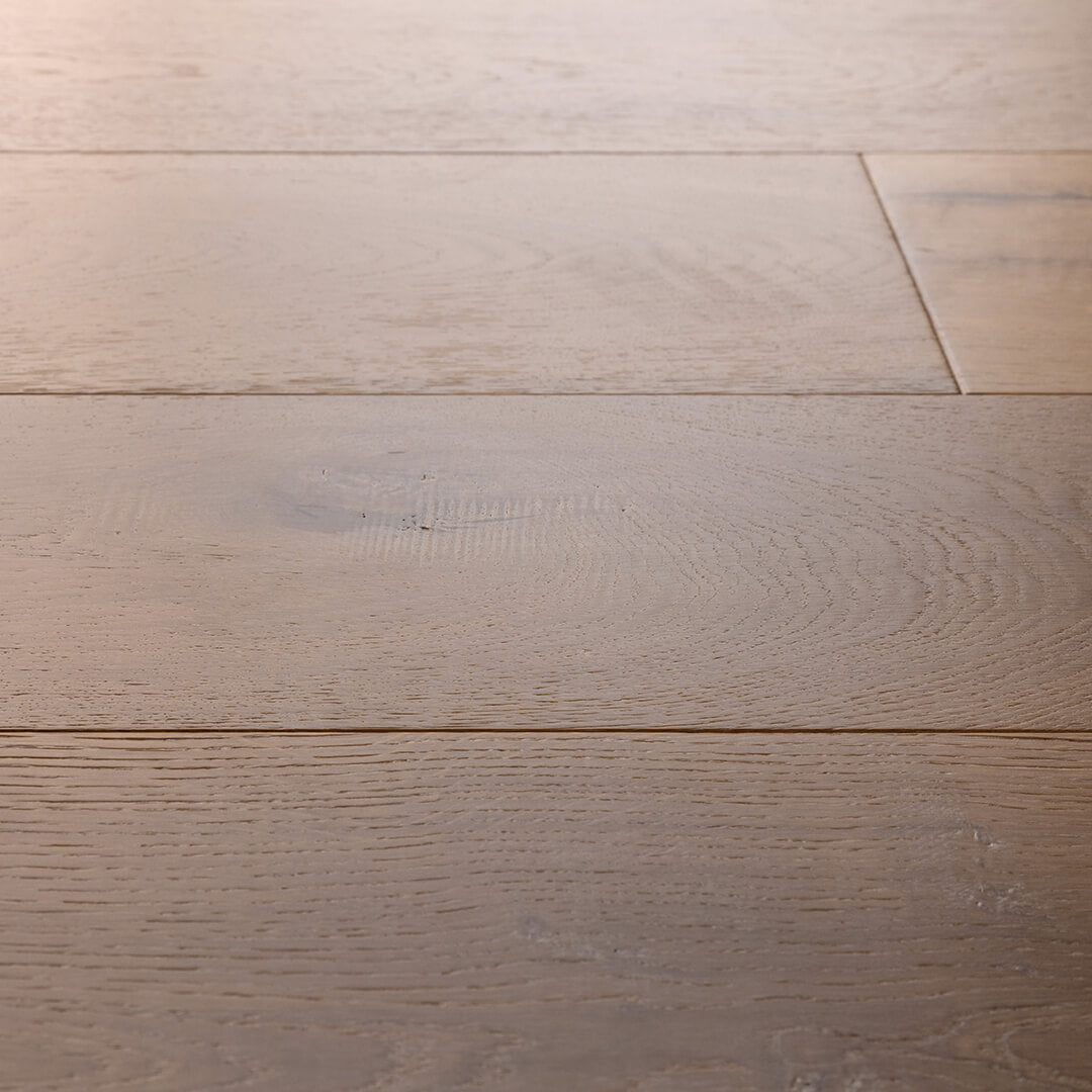 HERMITAGE: Rhone White Oak Engineered Hardwood Plank (7½"X24"-76"X⅝" | Wire Brush)