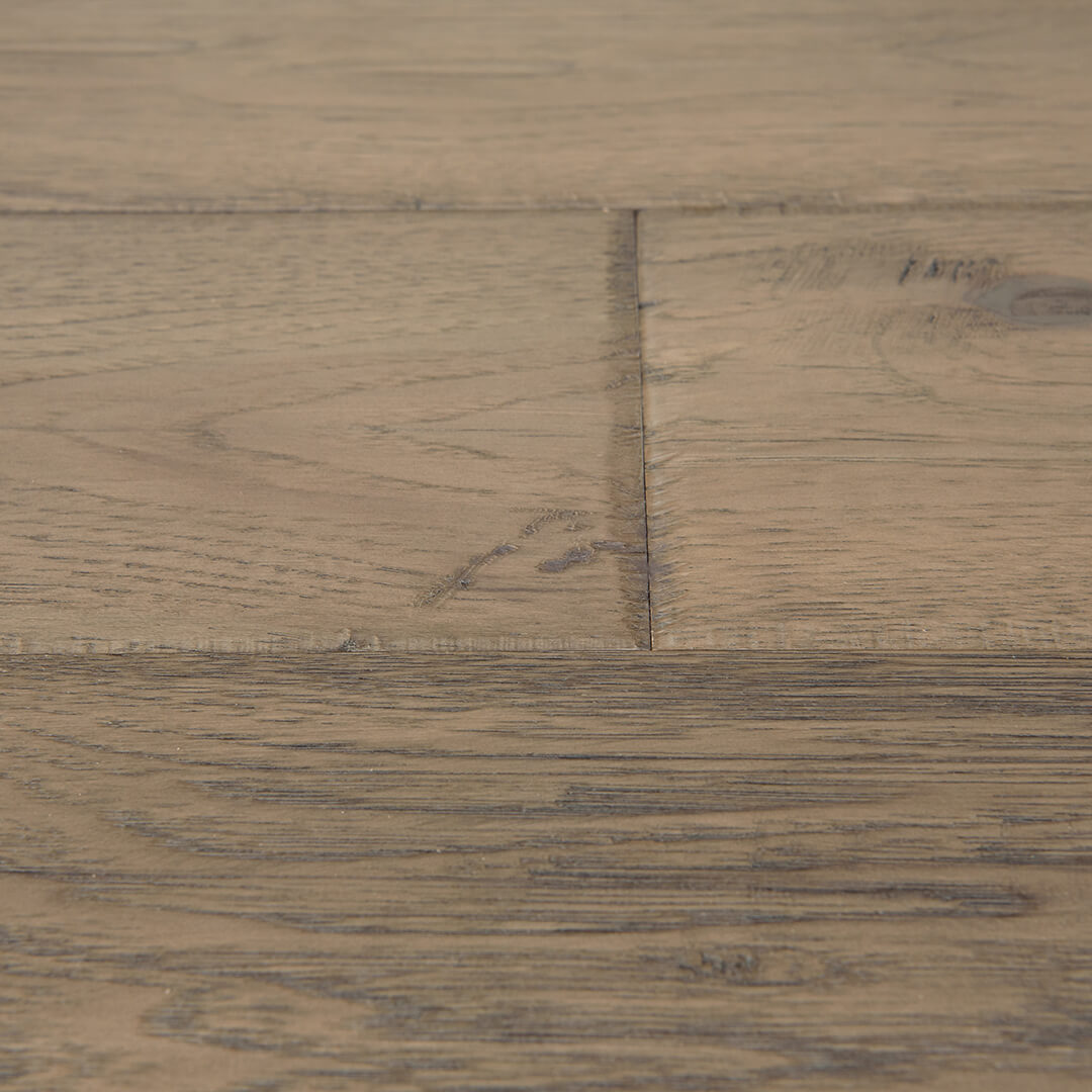 HERMITAGE: Toulouse White Oak Engineered Hardwood Plank (7½"X24"-76"X⅝" | Wire Brush)