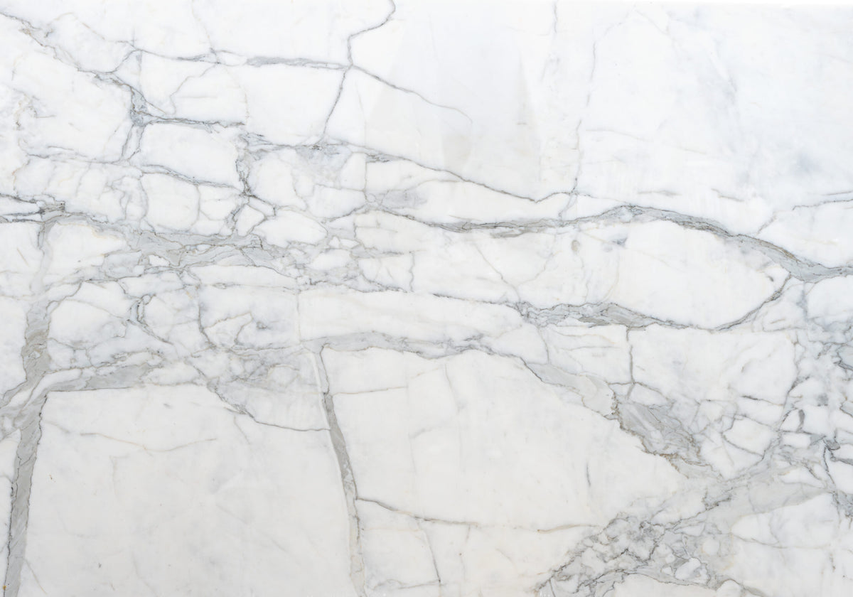 Marble Slabs Calacatta Bettogli Classic marble slabs, top-down product view. Premium marble for floors and walls.