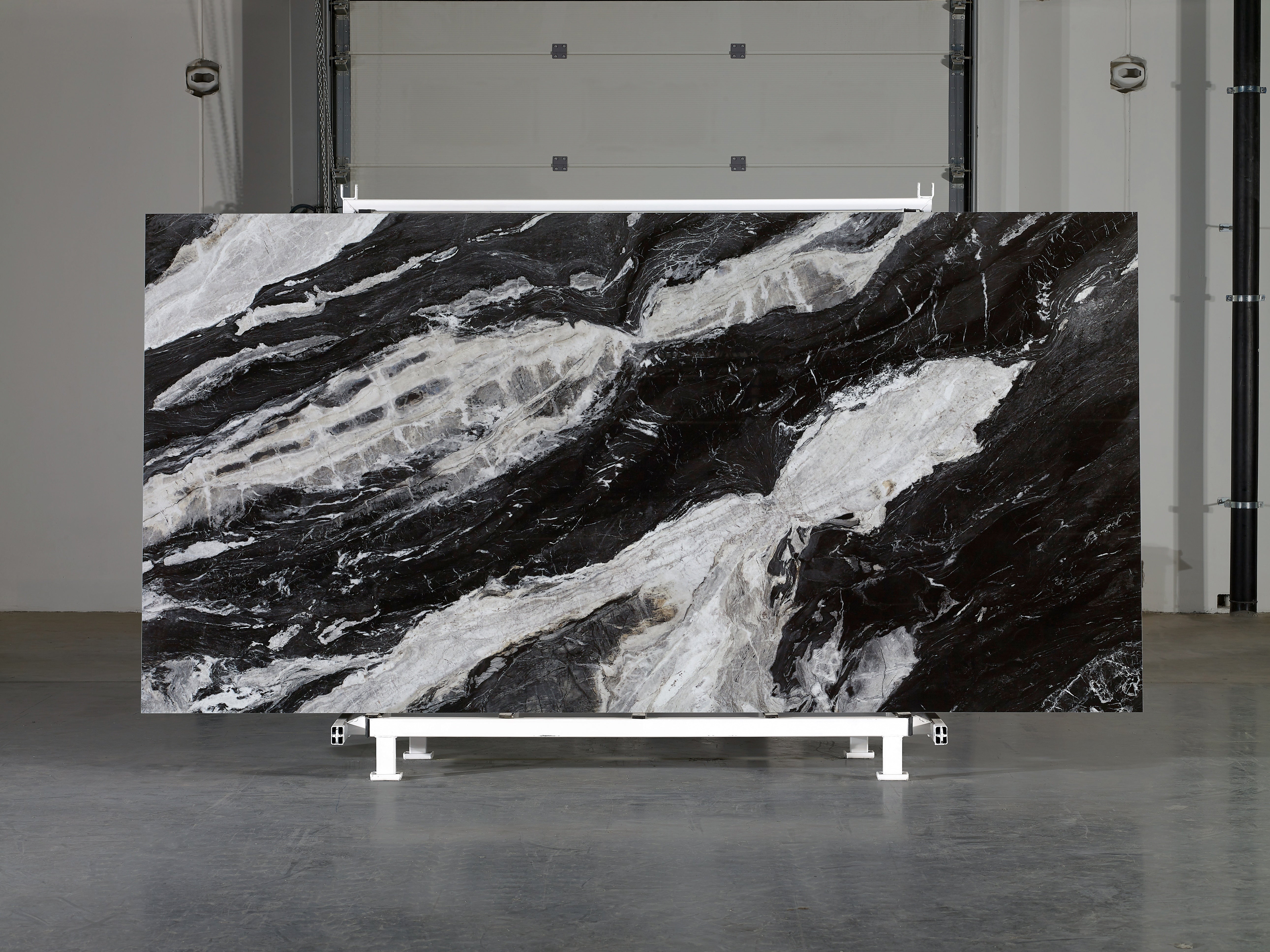 Majesto Bianco Dior sintered stone slabs by Anatolia, top-down product view, 64"×127"×15/32" size. Turkish sintered stone for floors and walls.