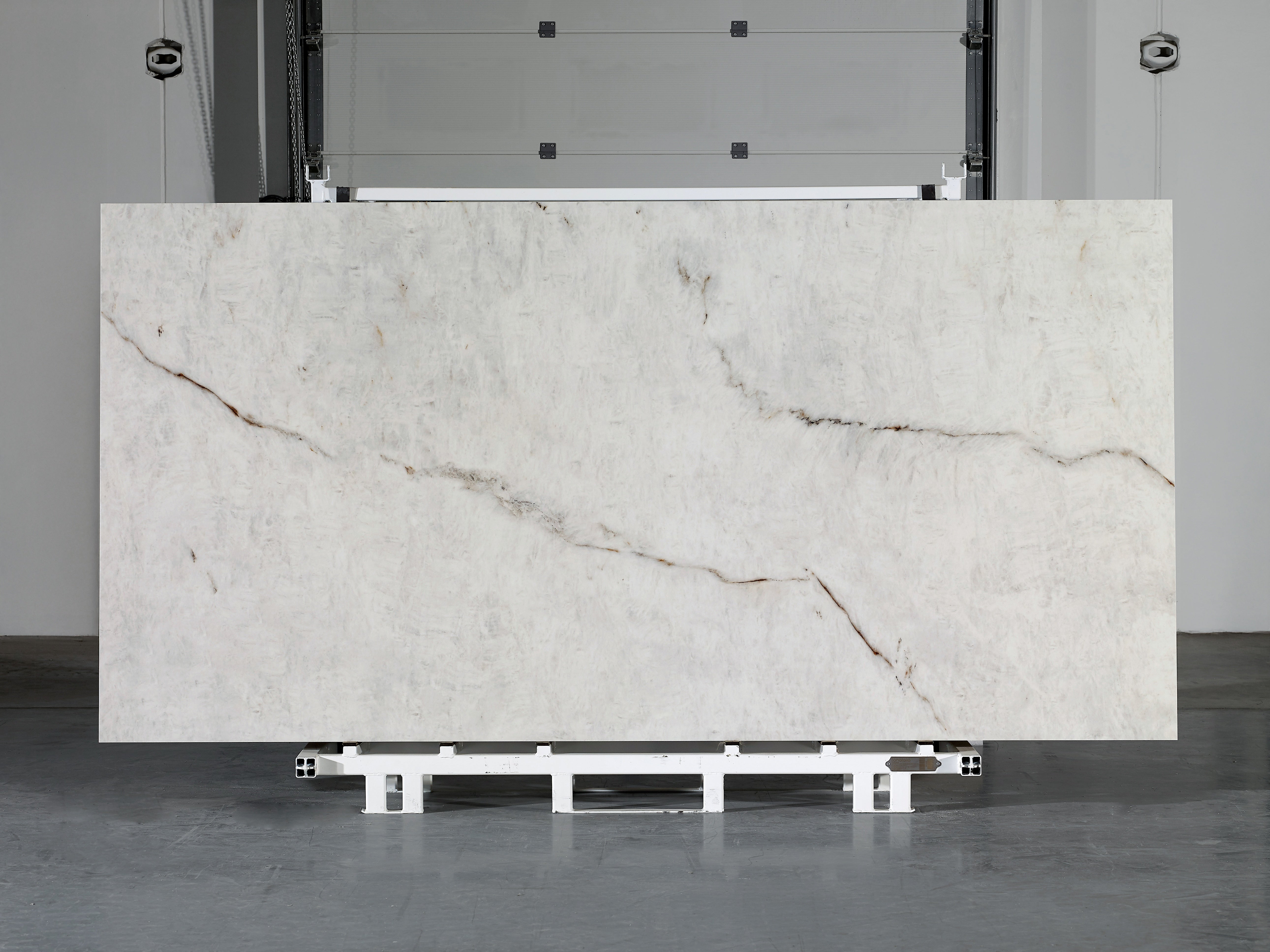 Majesto Cristallo sintered stone slabs by Anatolia, top-down product view, 64"×127"×15/32" size. Turkish sintered stone for floors and walls.