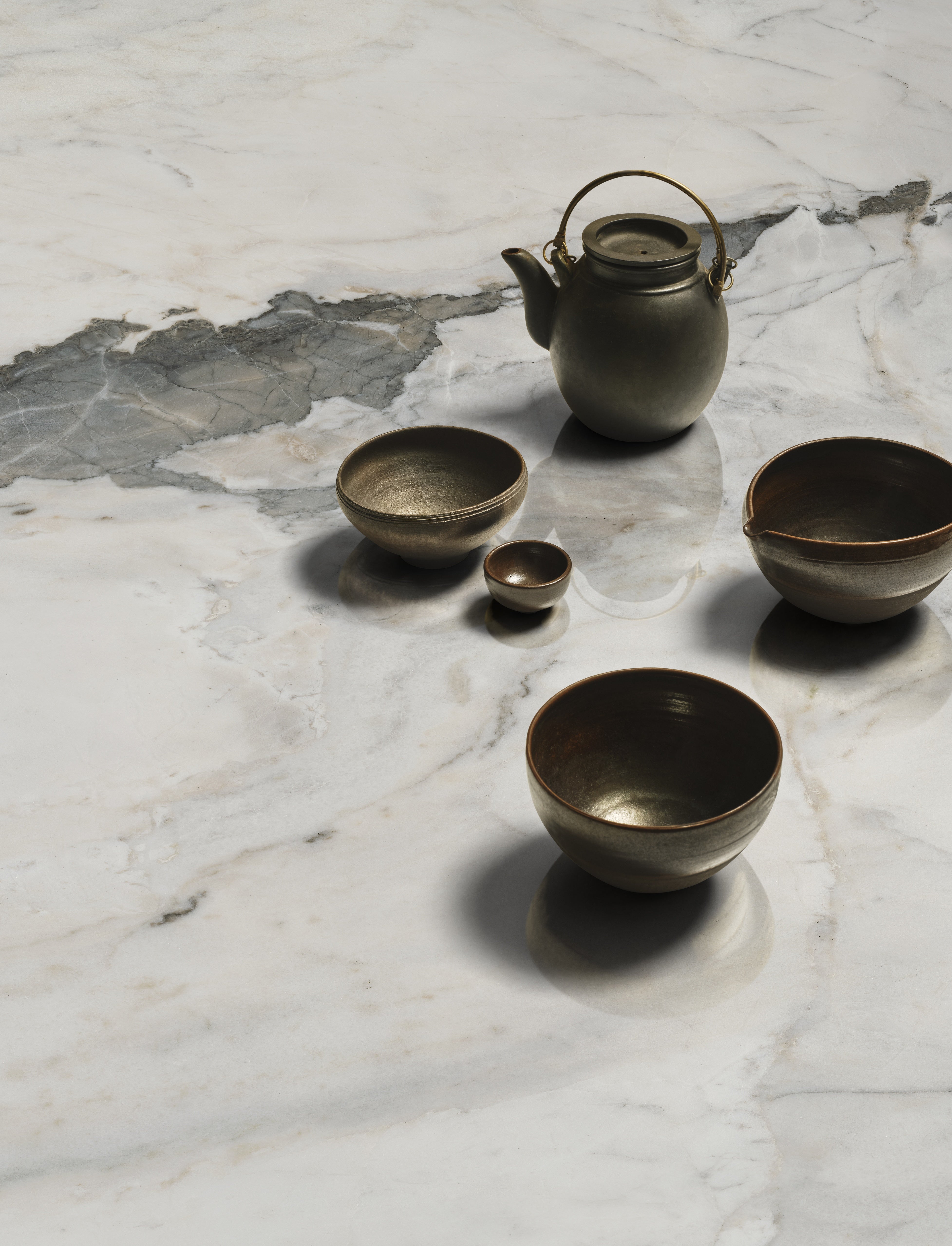 CALACATTA BORGHINI: Random Slabs (63"×125 31/32" | Satin | Rectified)