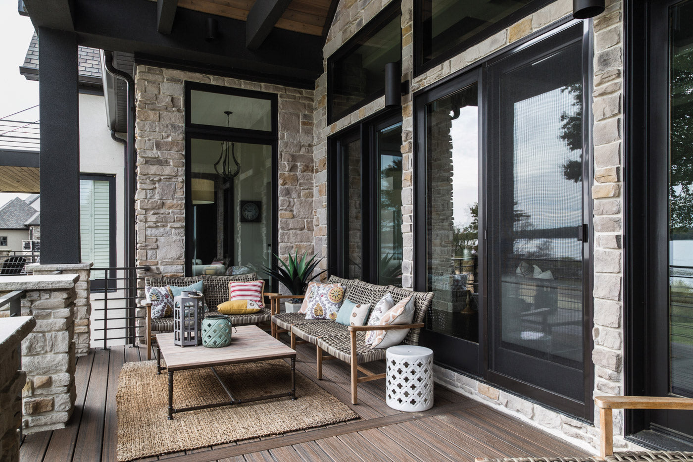Blends Bianco wall panels by Casa di Sassi, primary product image. Premium stone veneer for exterior and interior walls.