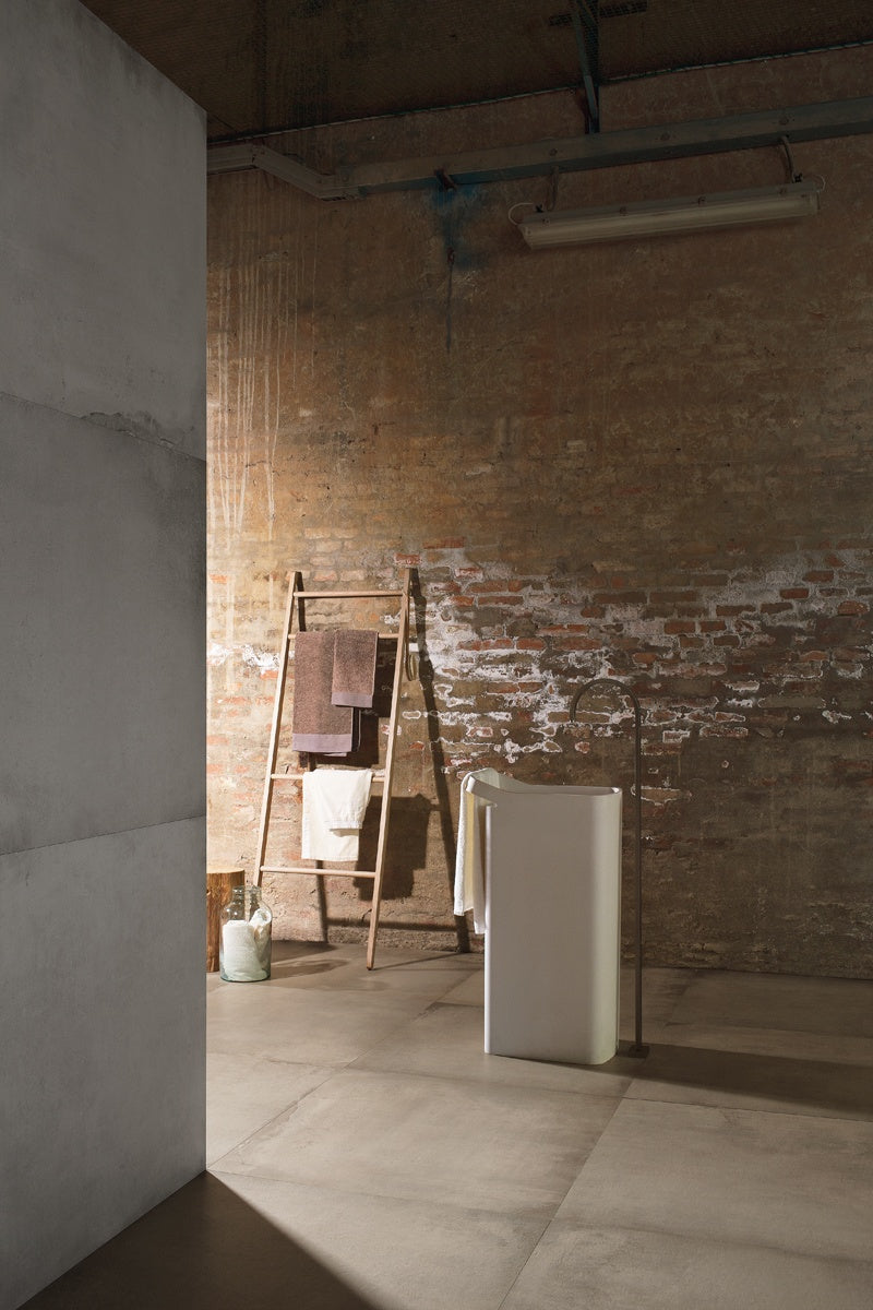 CCI Leonardo - Waterfront Porcelain lifestyle image