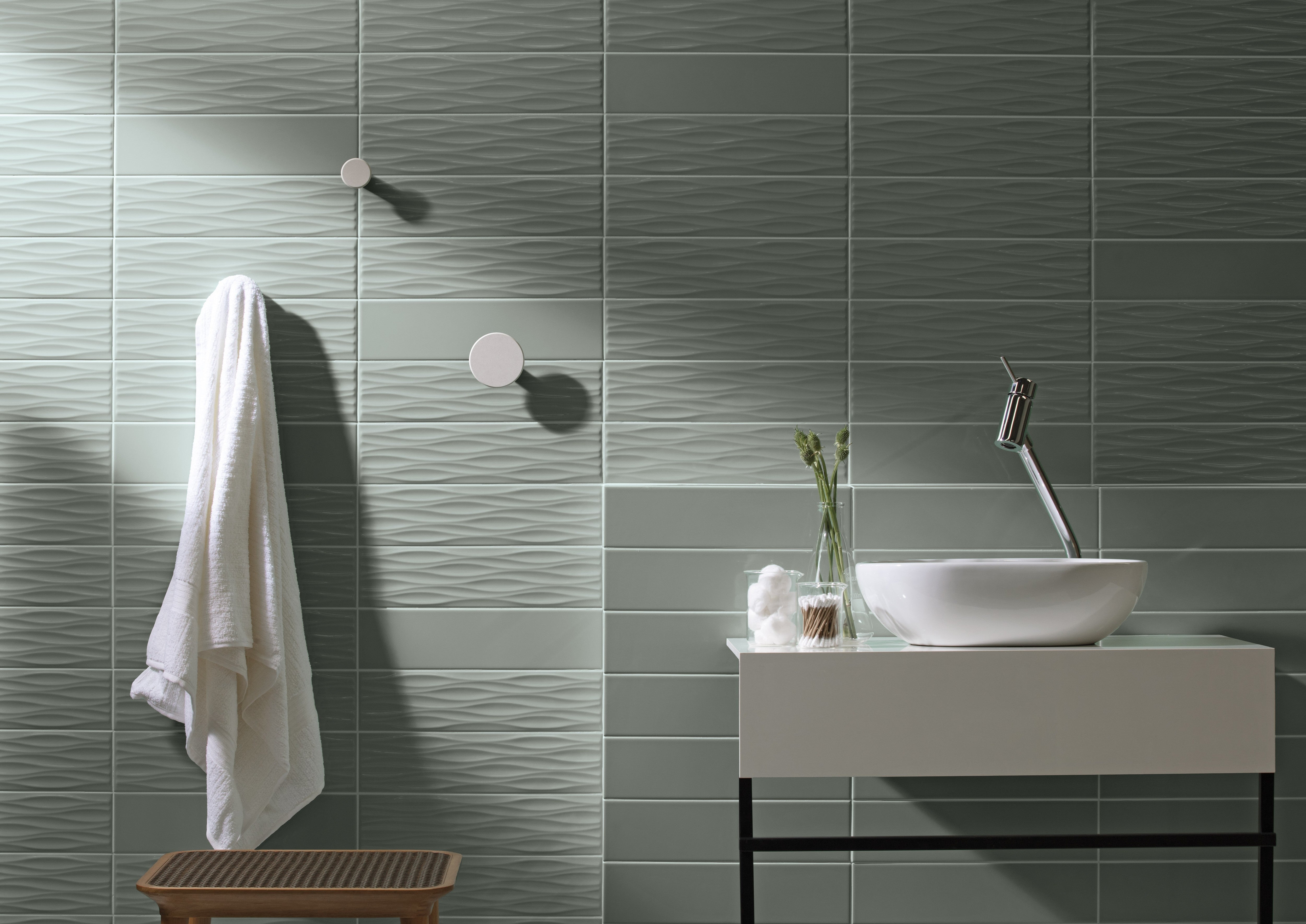 VANGUARD VISTA: Verdant Breeze Flow Field Tile (4"x16"x7-mm | glossy | pressed)