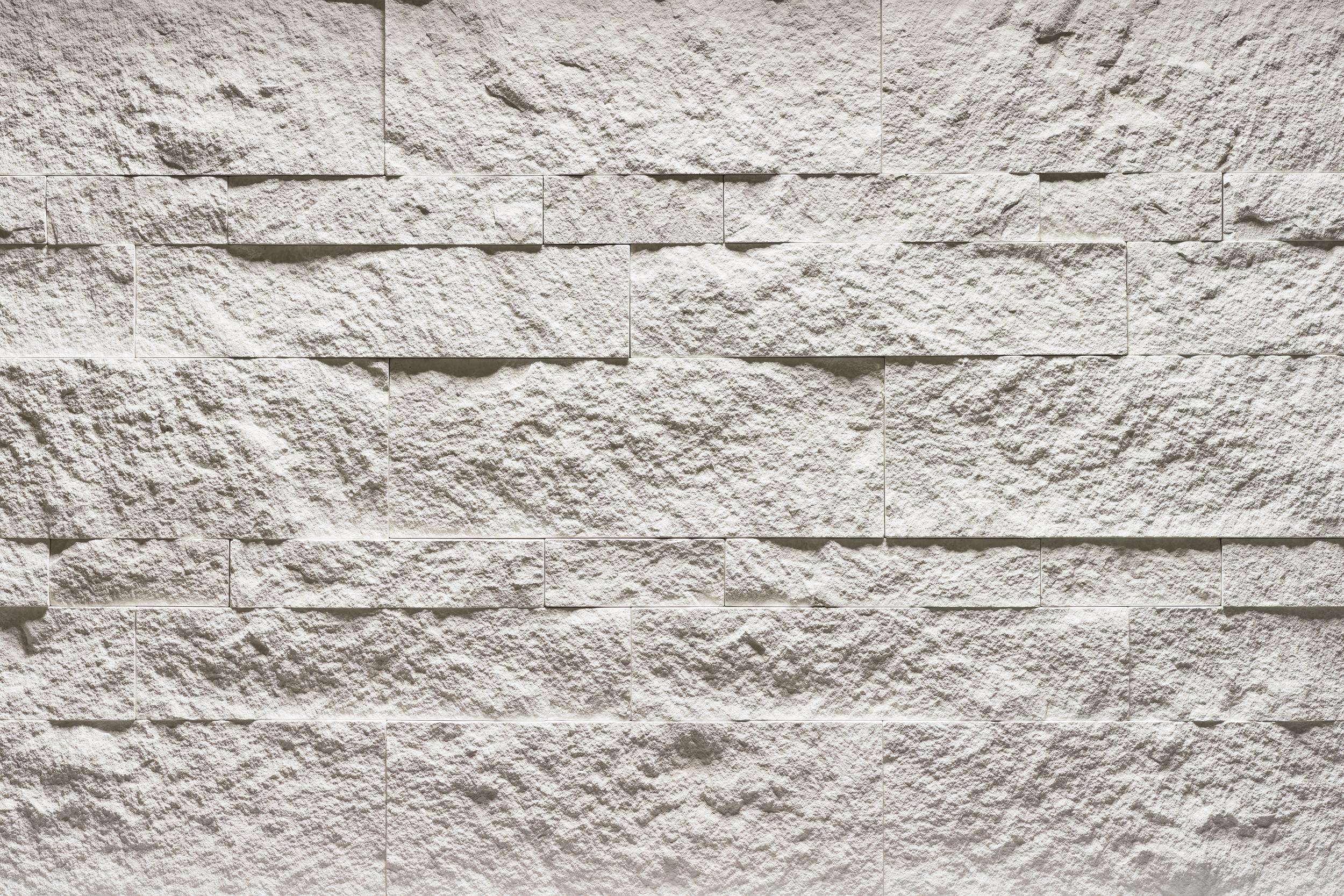 Hewn Stone 8" Corners Arctic wall panels by Cultured Stone, primary product image. Premium stone veneer for exterior and interior walls.