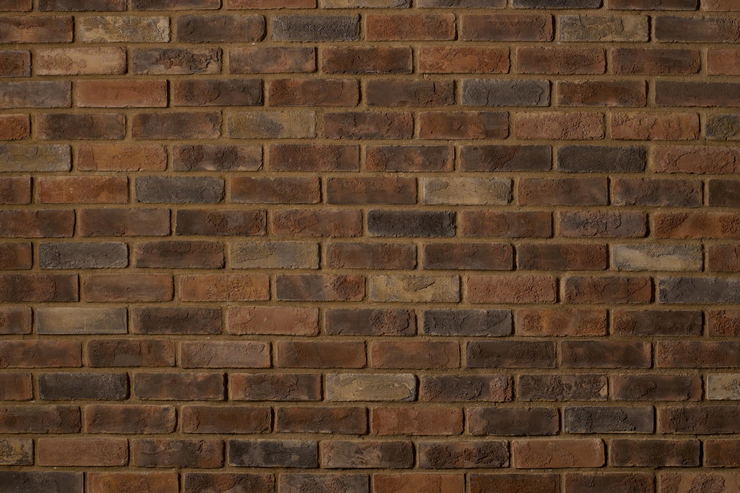 Used Brick High Desert brick by Cultured Stone, primary product image. Premium stone veneer for exterior and interior walls.