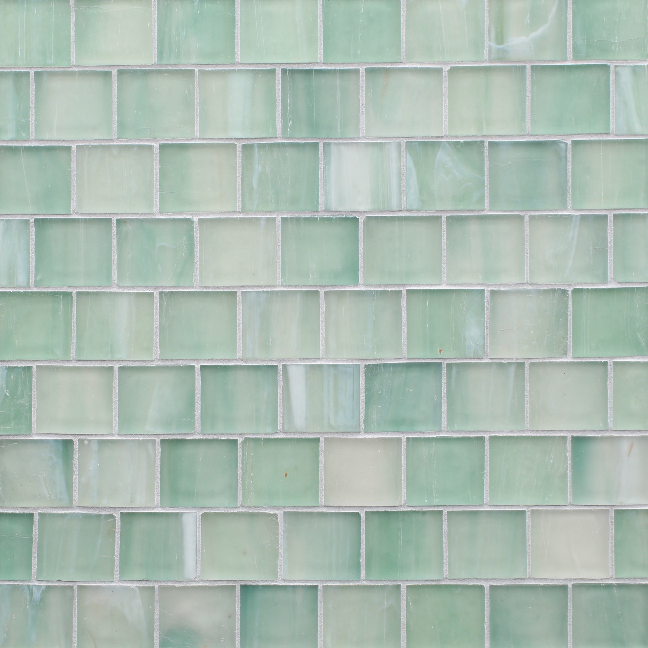 SHORELINE: Aruba Glass Staggered Joint Mosaic (11 3/16"x12 5/16"x1/4" | silk)