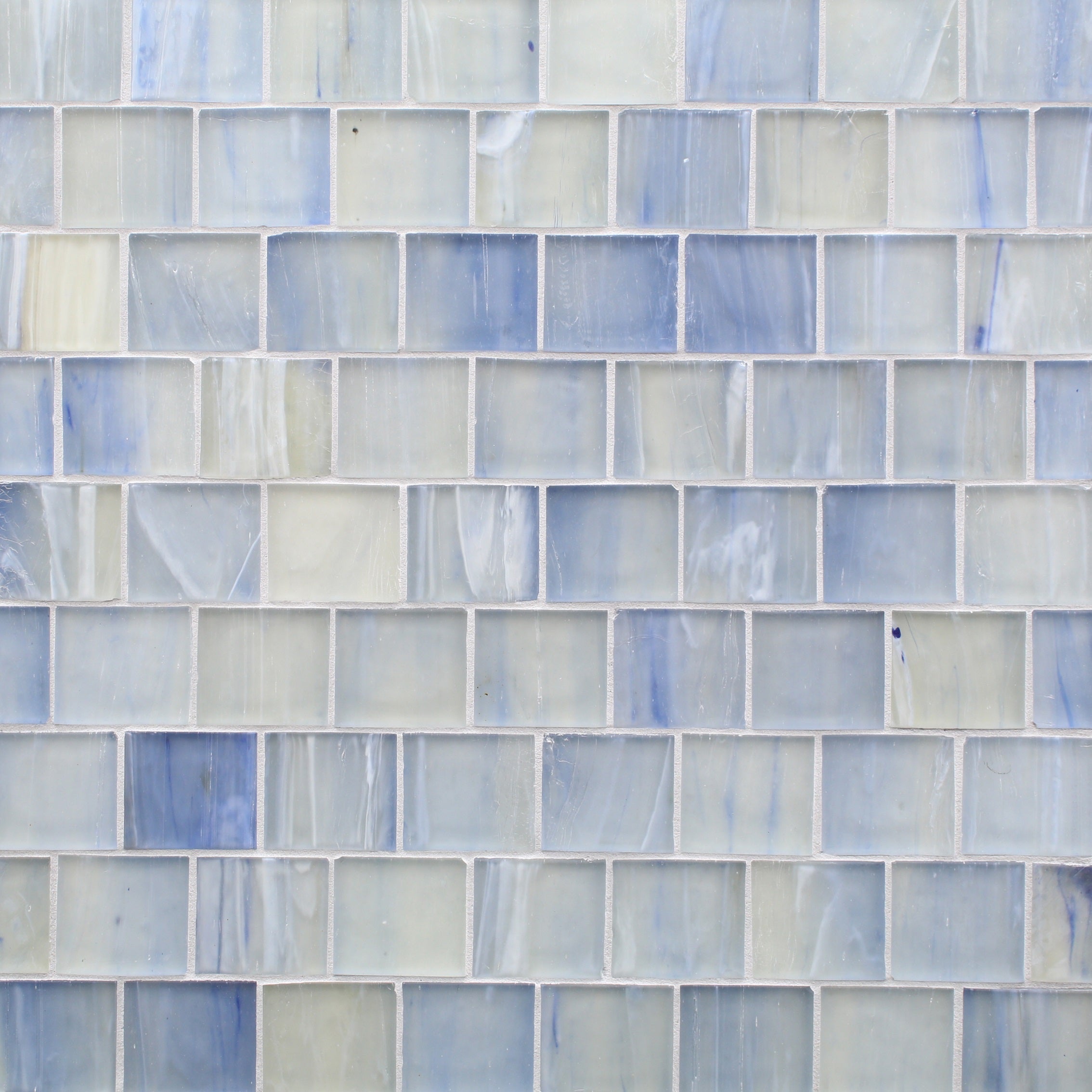 SHORELINE: Cayman Glass Staggered Joint Mosaic (11 3/16"x12 5/16"x1/4" | silk)