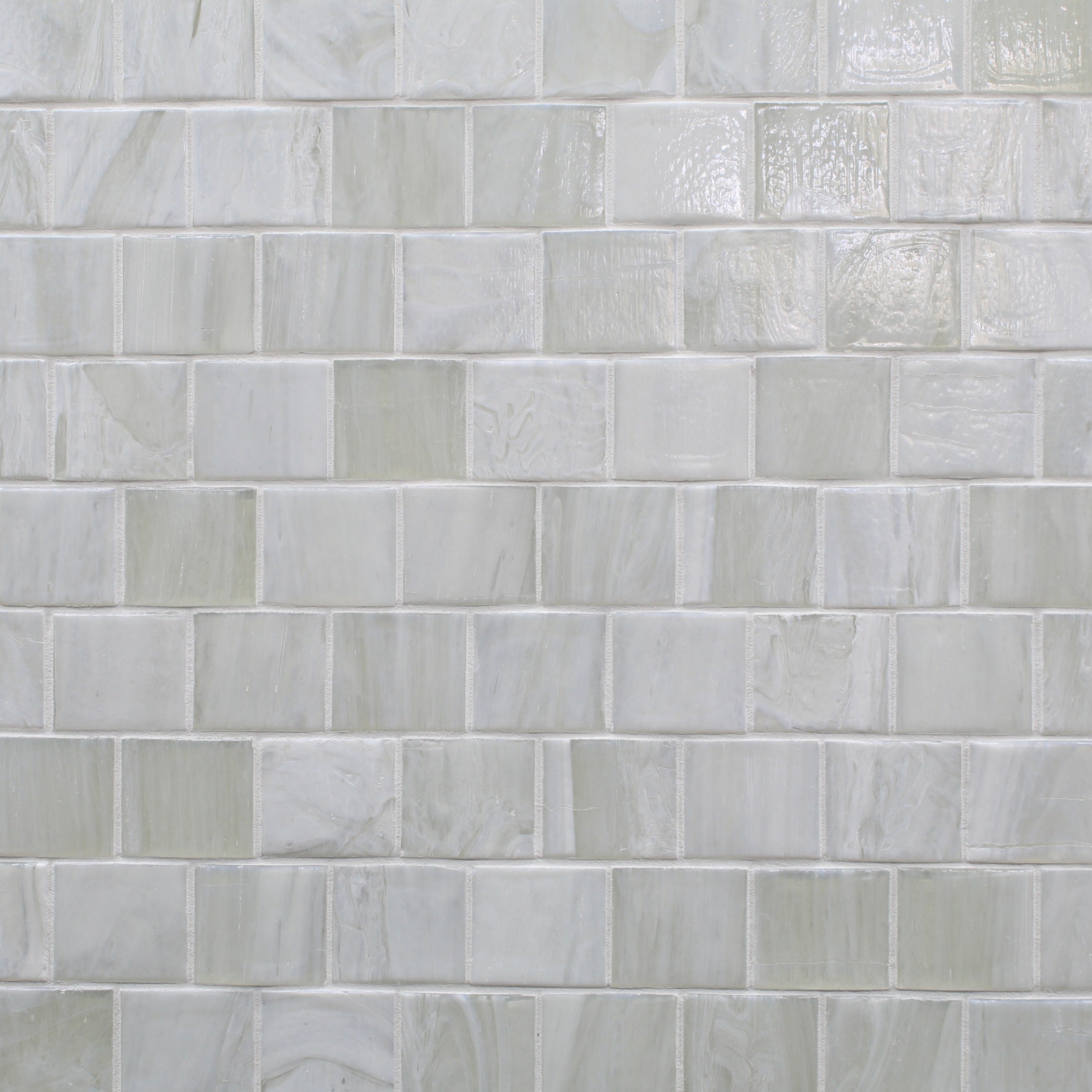 SHORELINE: Foam Glass Staggered Joint Mosaic (11 3/16"x12 5/16"x1/4" | pearl)