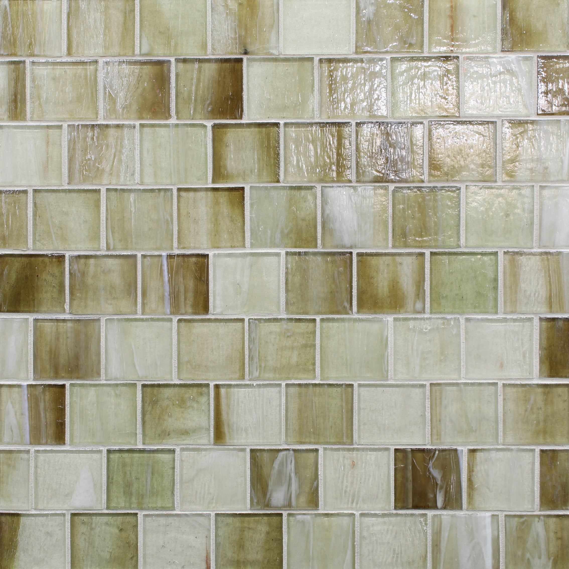 SHORELINE: Moss Glass Staggered Joint Mosaic (11 3/16"x12 5/16"x1/4" | pearl)