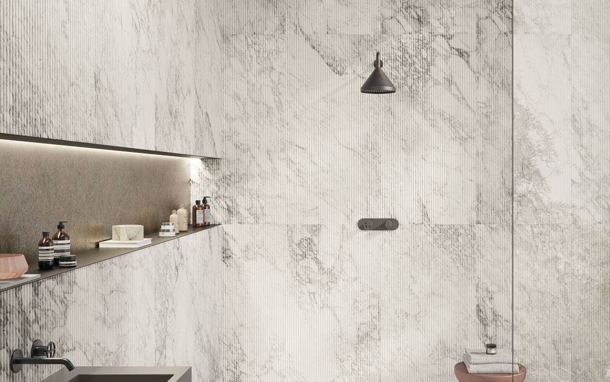 Veneer World Atelier Charme Evo Pearl Grey porcelain wall veneer, lifestyle installation view 1, 24"×48"×11/32" size. Premium porcelain for floors and walls.