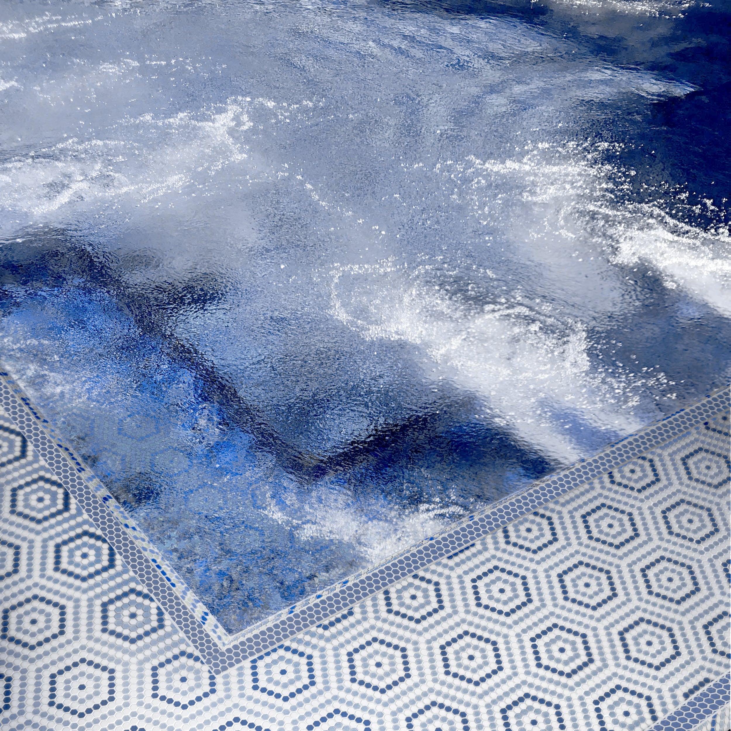 GEOMETRO: Belfort Coastal Hexagonal Recycled Glass Mosaic (10 3/4"x14"x3/8" | Matte)