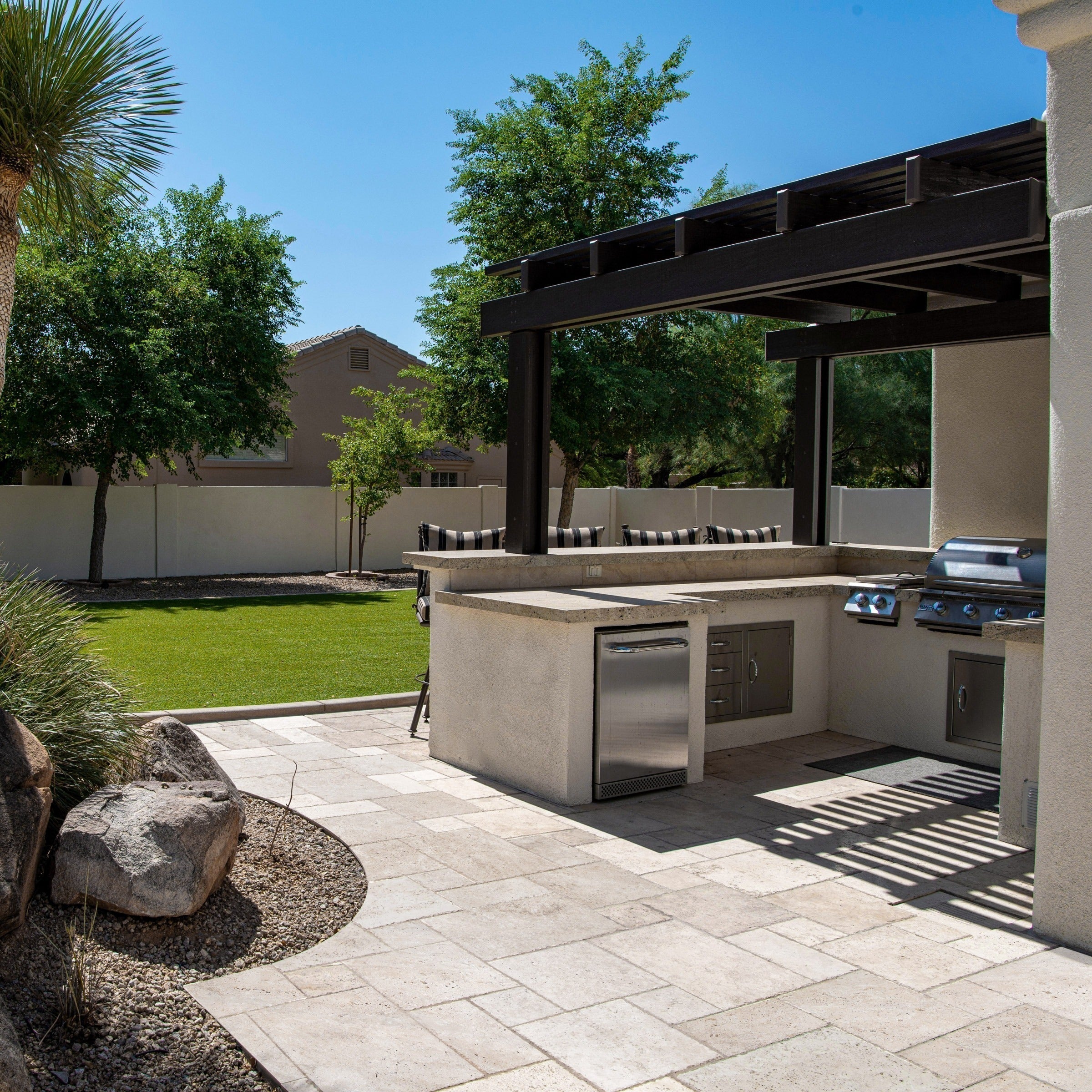 IVORY PREMIUM: Pavers (24"×24"×1 3/16" | tumbled)