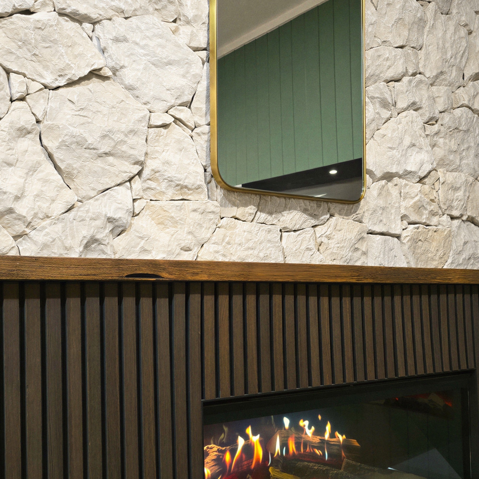 LYMRA: Corner Accessories (natural cleft)