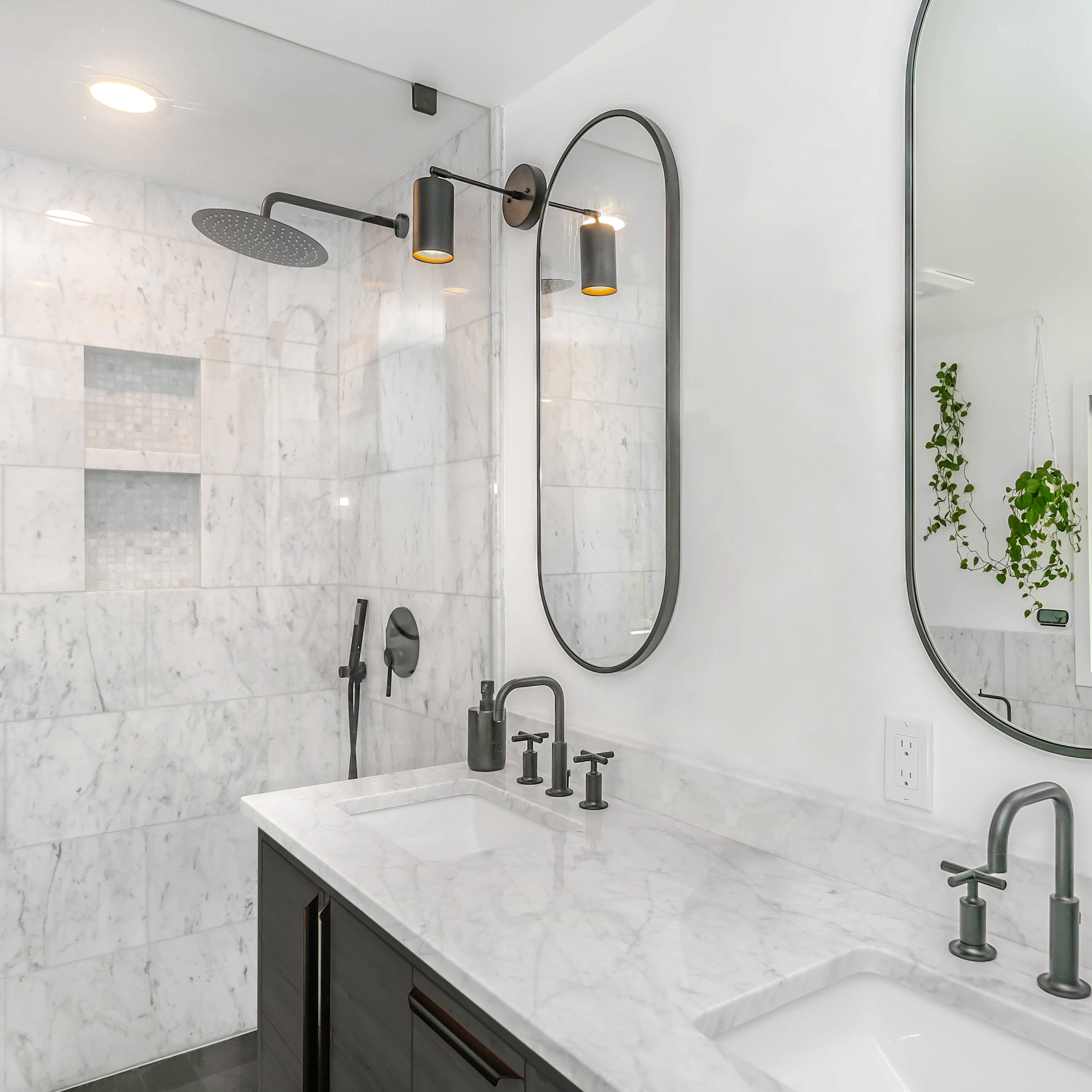 WHITE CARRARA: Field Tile (18"×18"×3/8" | tumbled)