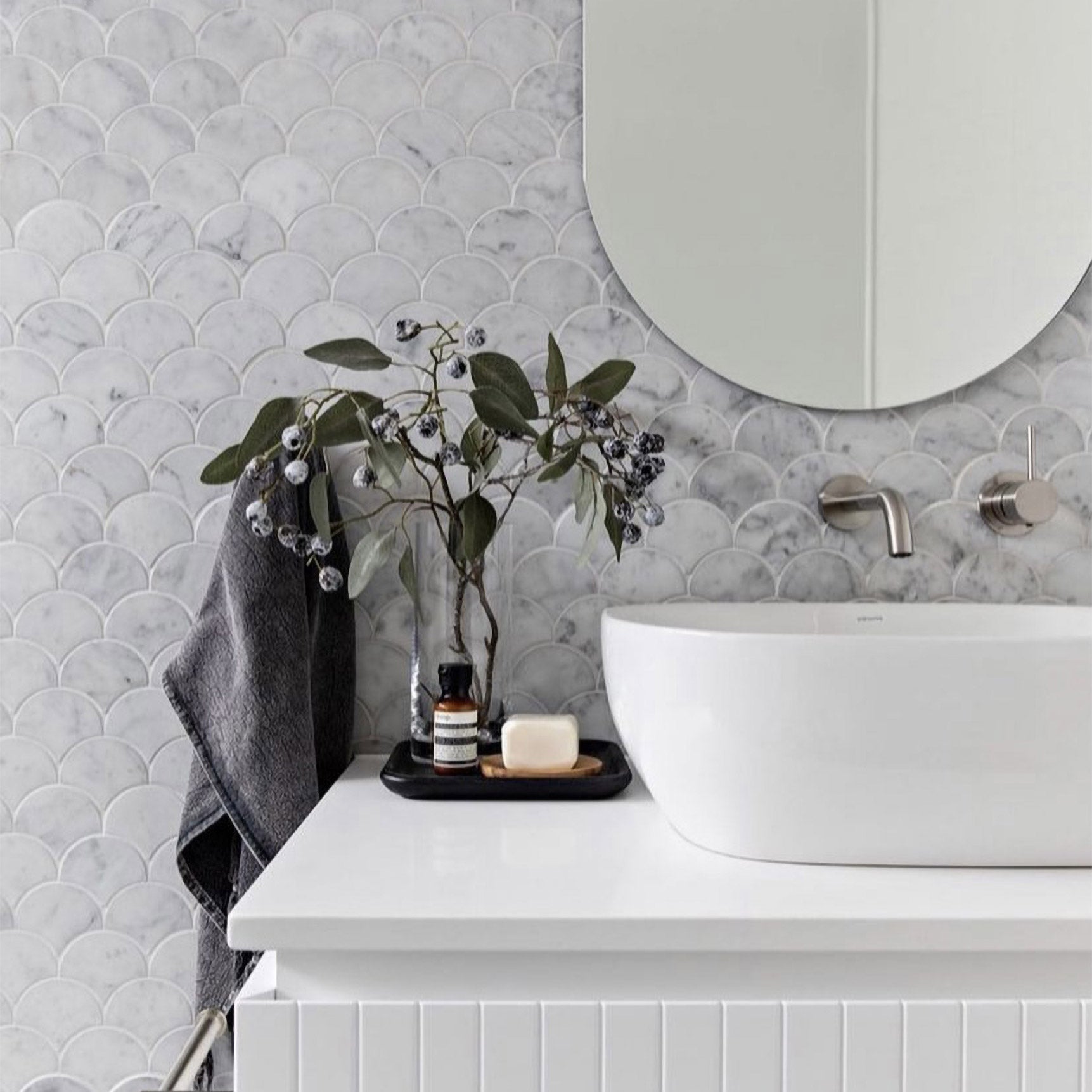 WHITE CARRARA: Fish Scale Mosaic (9 1/2"×9 3/4"×3/8" | polished)