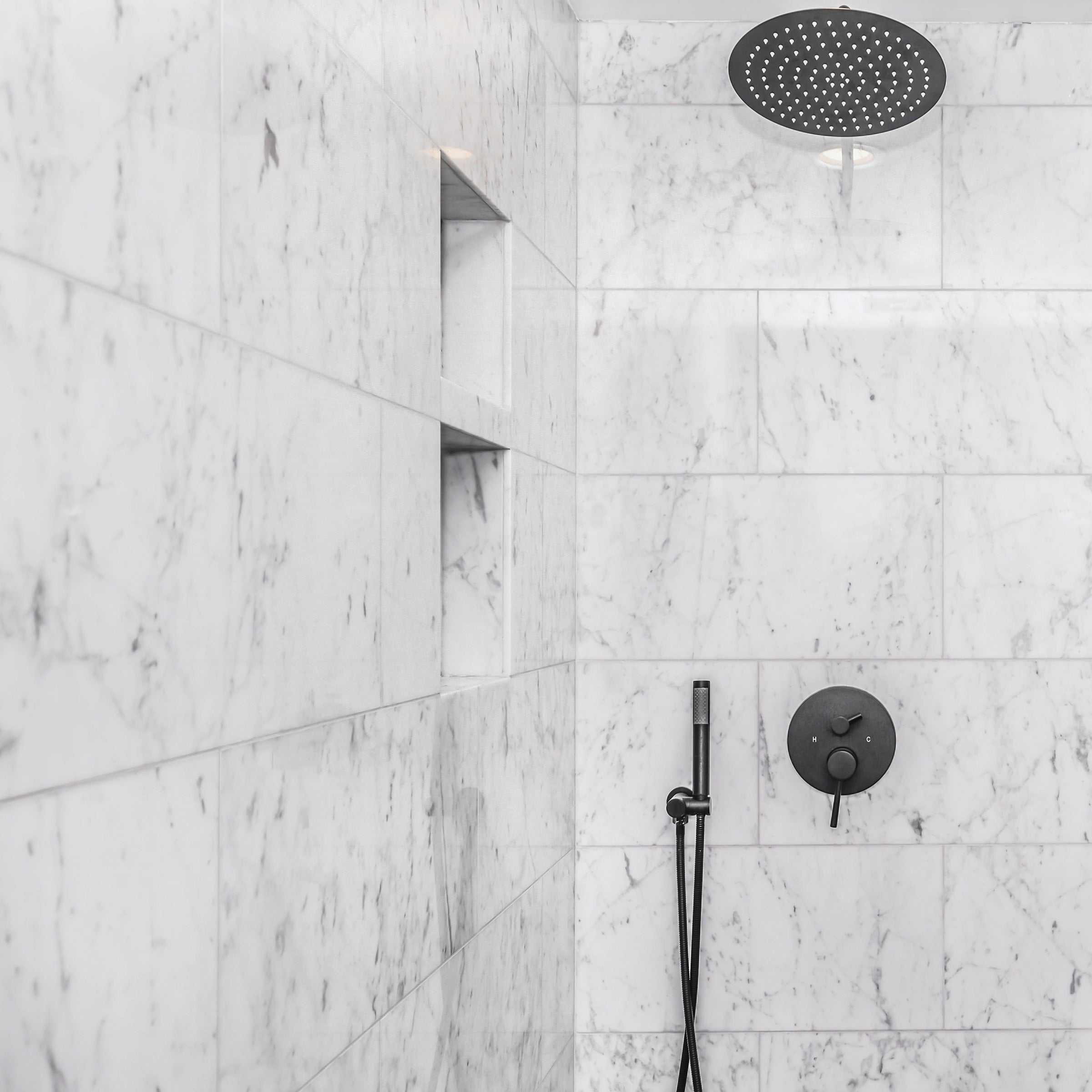 WHITE CARRARA: Field Tile (18"×18"×3/8" | tumbled)