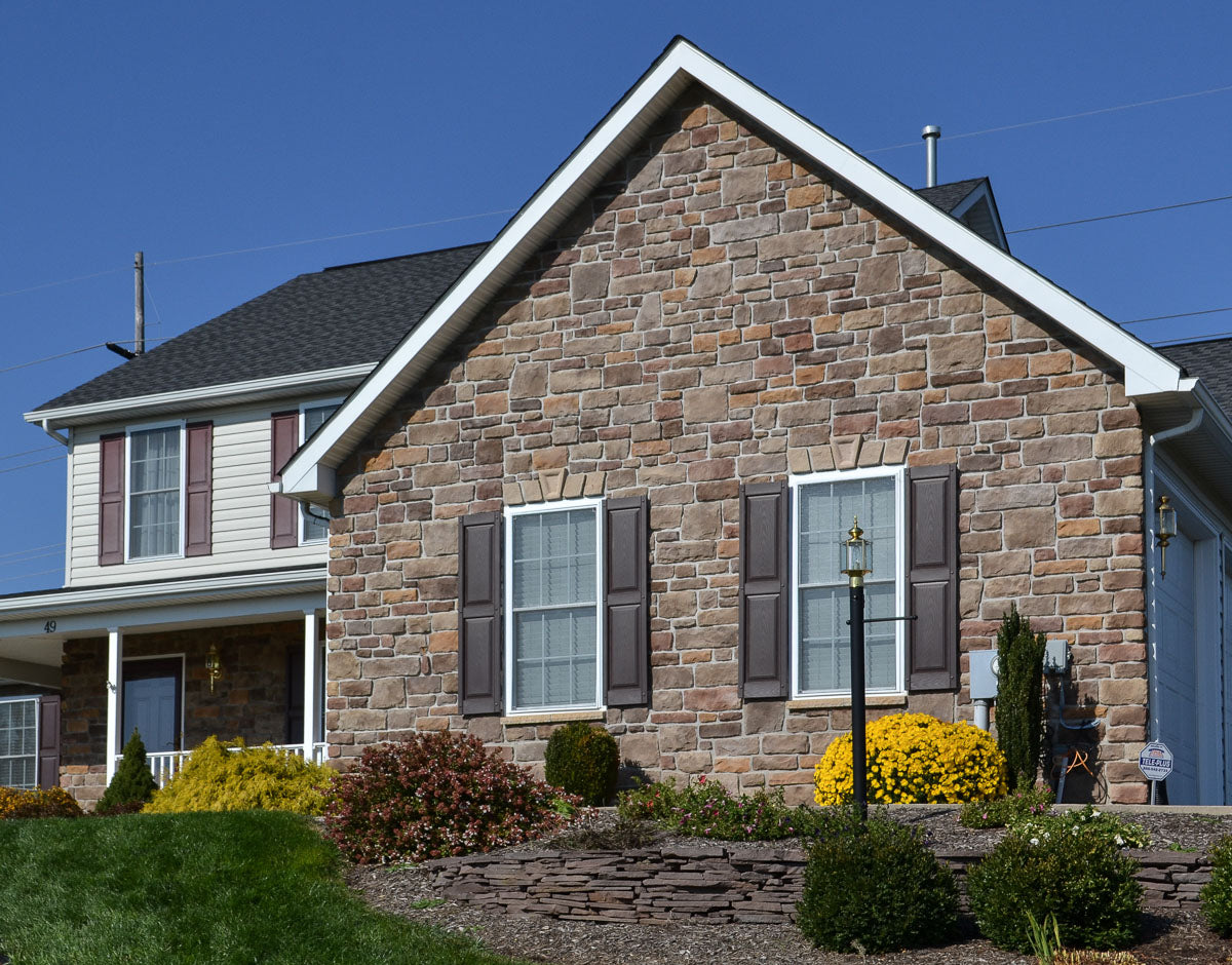 Heritage Chardonnay manufactured stone accessories, lifestyle installation view 2, 7"–11 3/4"×2 3/8"–3 1/4"×1"–1 3/4" size. Premium manufactured stone for exterior and interior walls.
