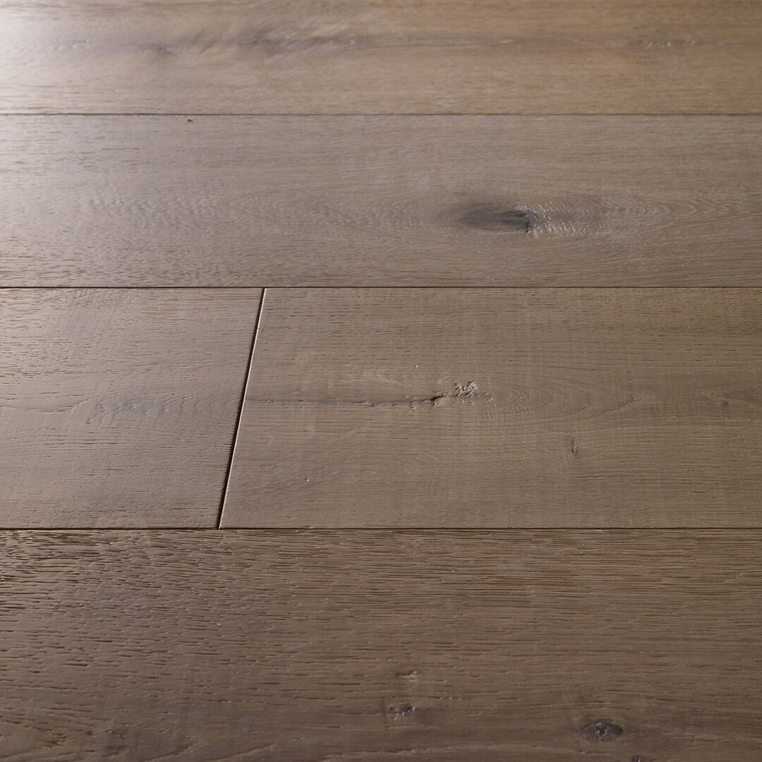 HERMITAGE: Nice White Oak Engineered Hardwood Plank (9"X24"-84"X⅝" | Wire Brush)